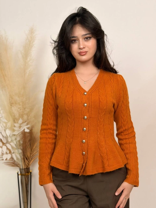 Ayollar uchun kardigan, jemper, kofta - 