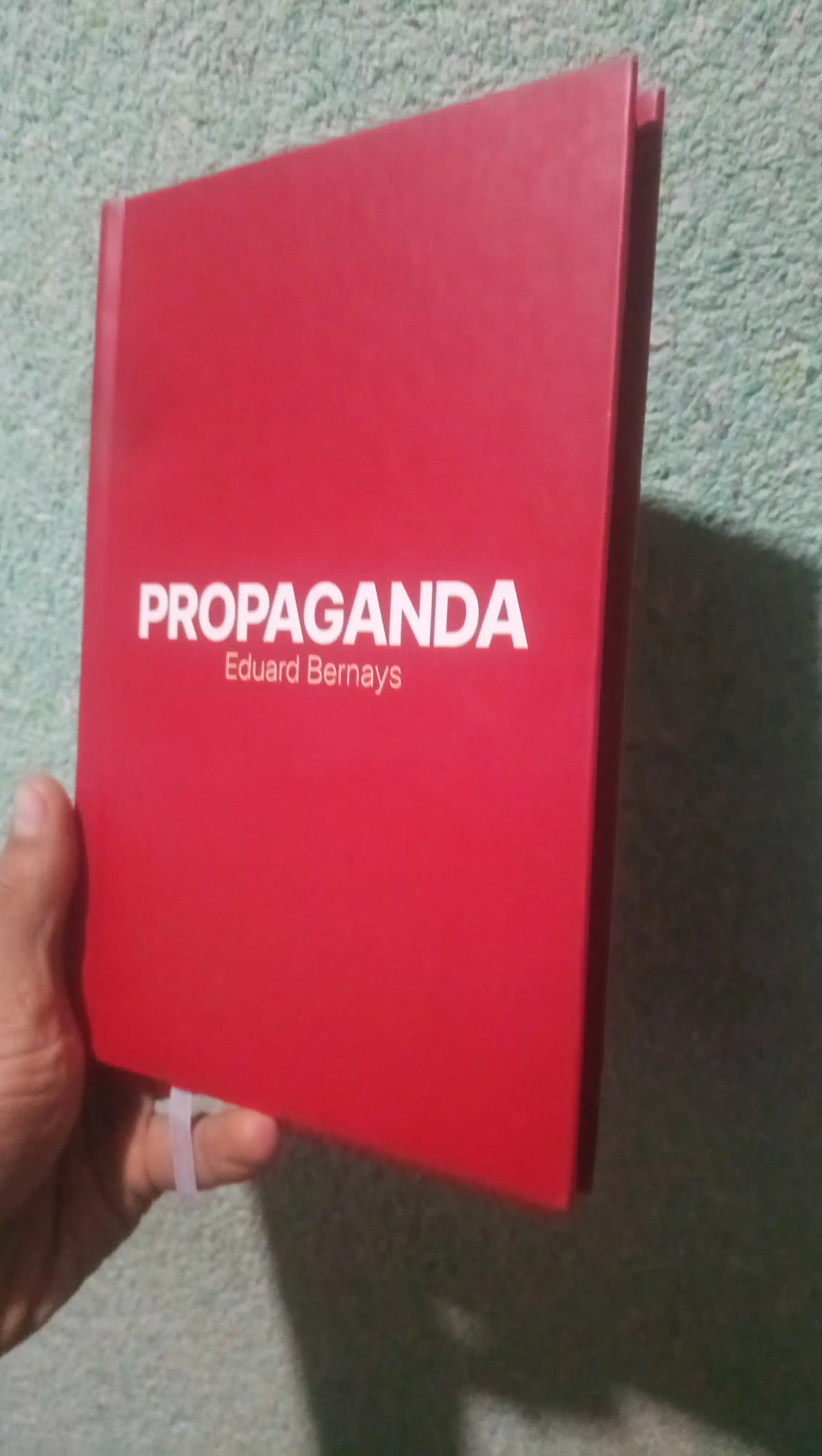 “Пропаганда” — реклама ва сиёсиy та’сир меxанизмларини таhлил к'илган китоб