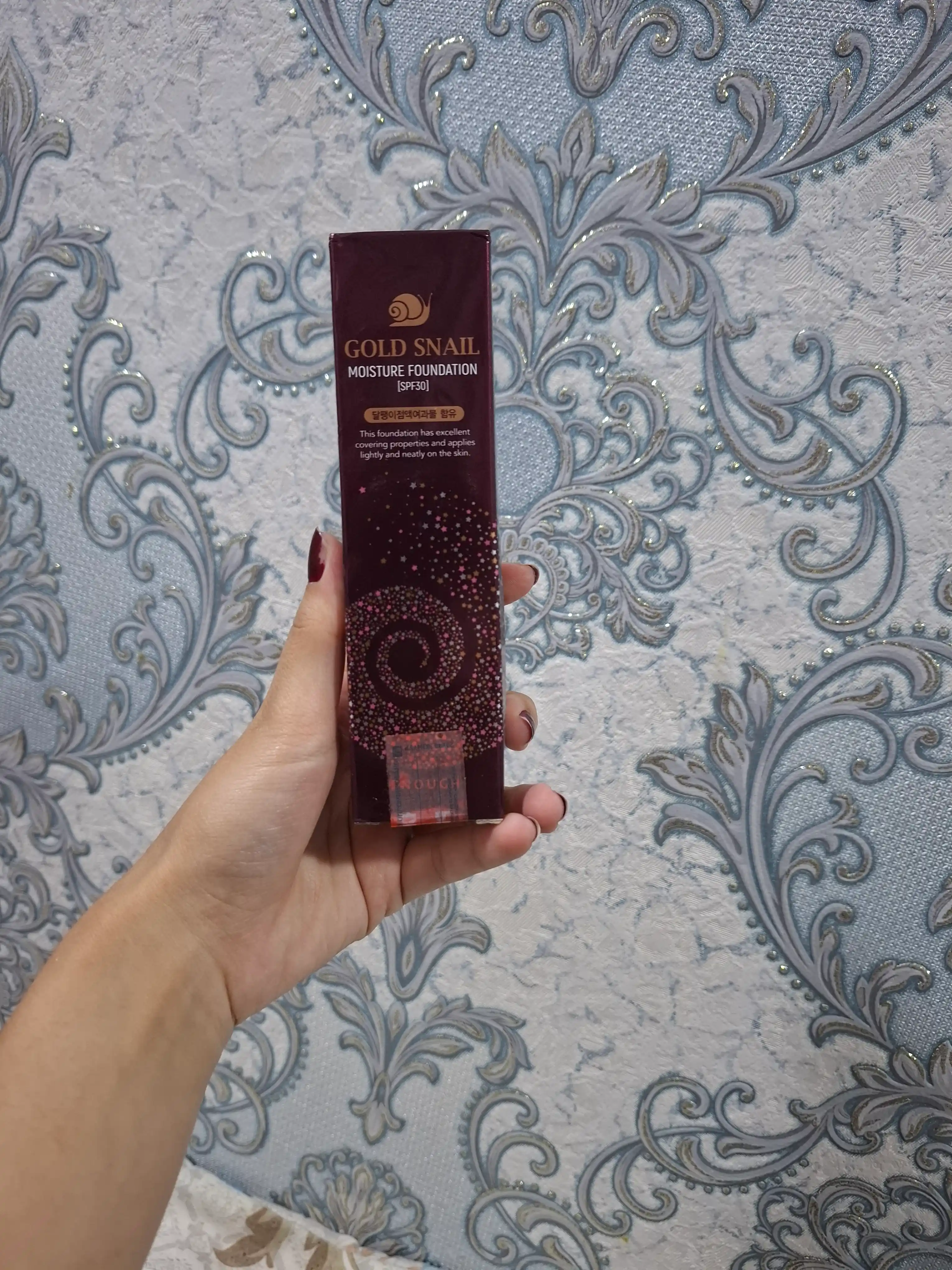 Enough Gold Snail tonal krem yuz uchun salyangoz mucinli SPF30 mat, barqaror, namlovchi