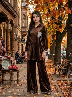 Коричневый