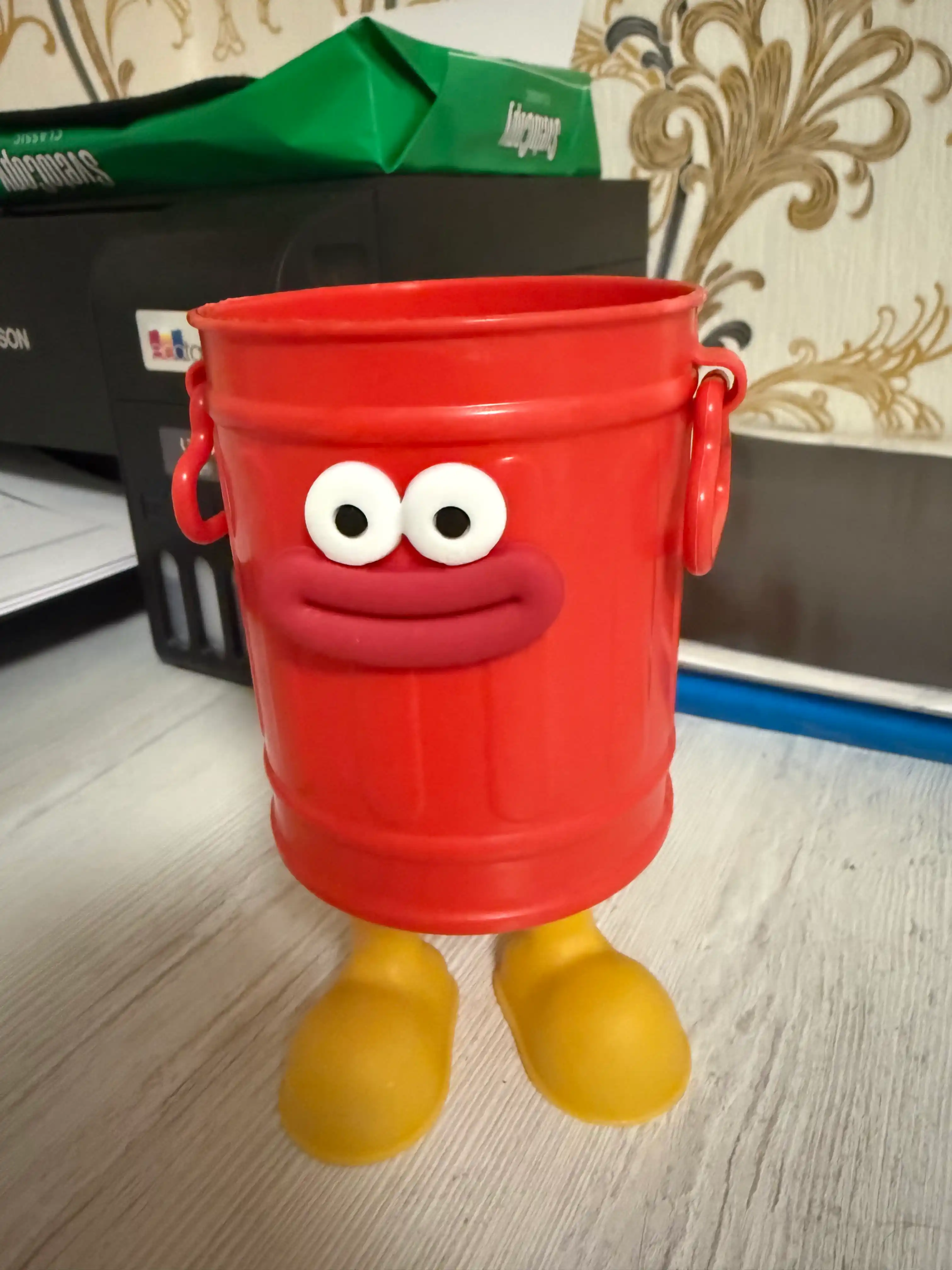 Qalam, ruchka va kosmetika uchun kreativ stol usti organyayzeri, plastik idish