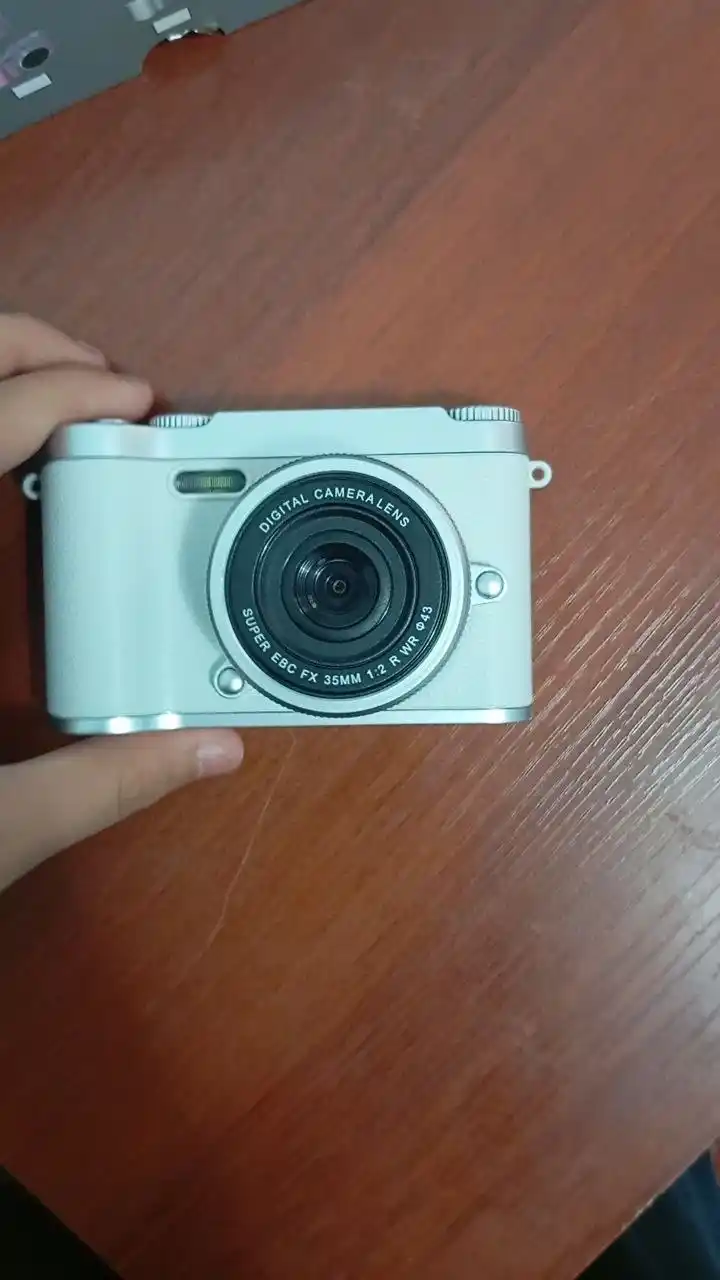 Portable digital point-and-shoot camera with HD 1080P, 8X digital zoom, AF focus