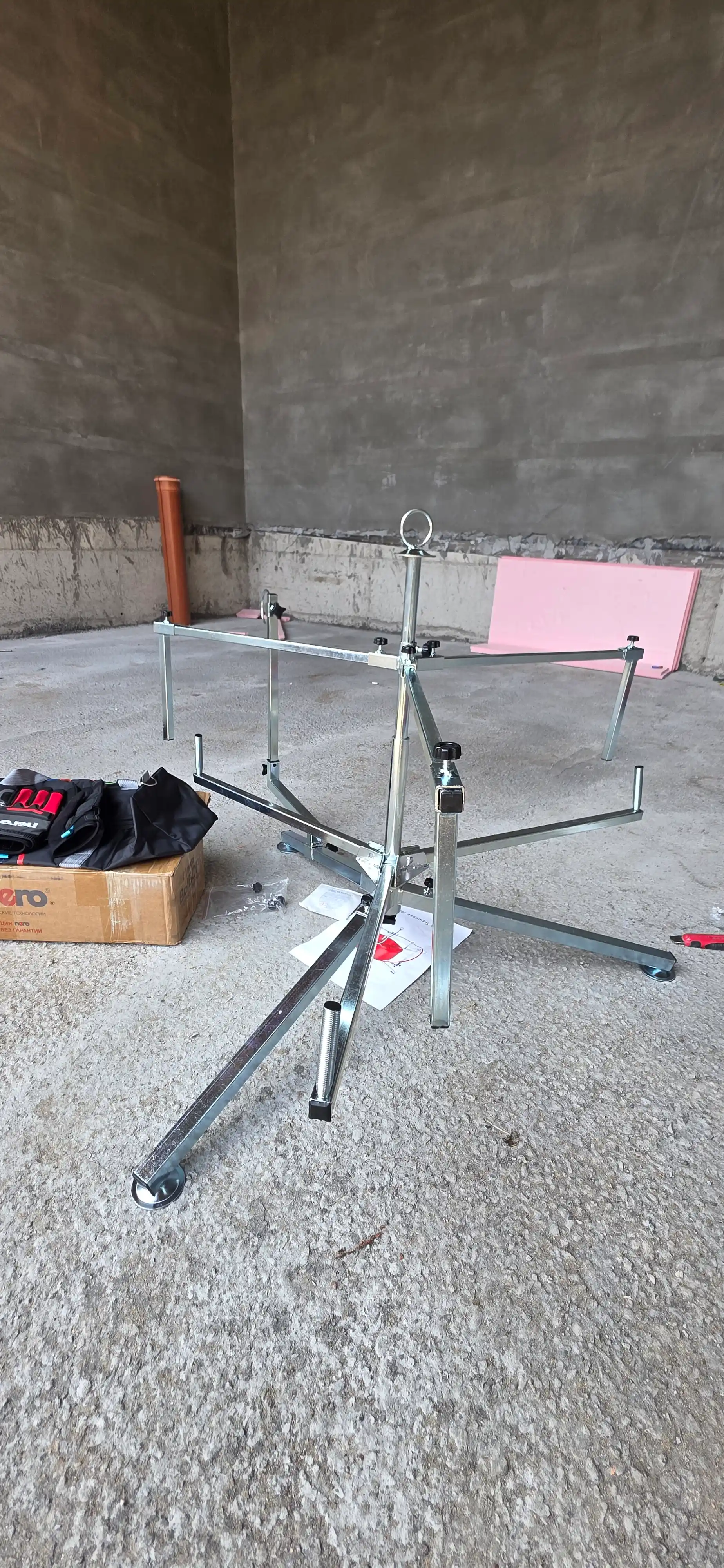 NERO NR-F04 — Shlangni yoyish va o‘rash uchun professional stoyka