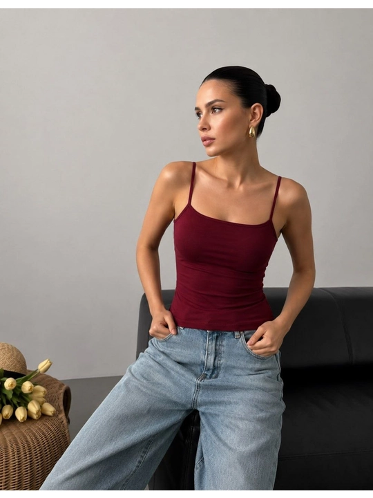 Ayollar asosiy maykasi, elastik va qulay ustki qism, oq / qora / qizil