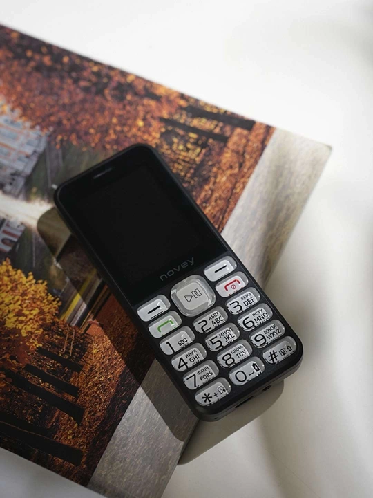 Novey P70 knopkali telefon, katta ekran 2.4", kamerasiz, 2 SIM