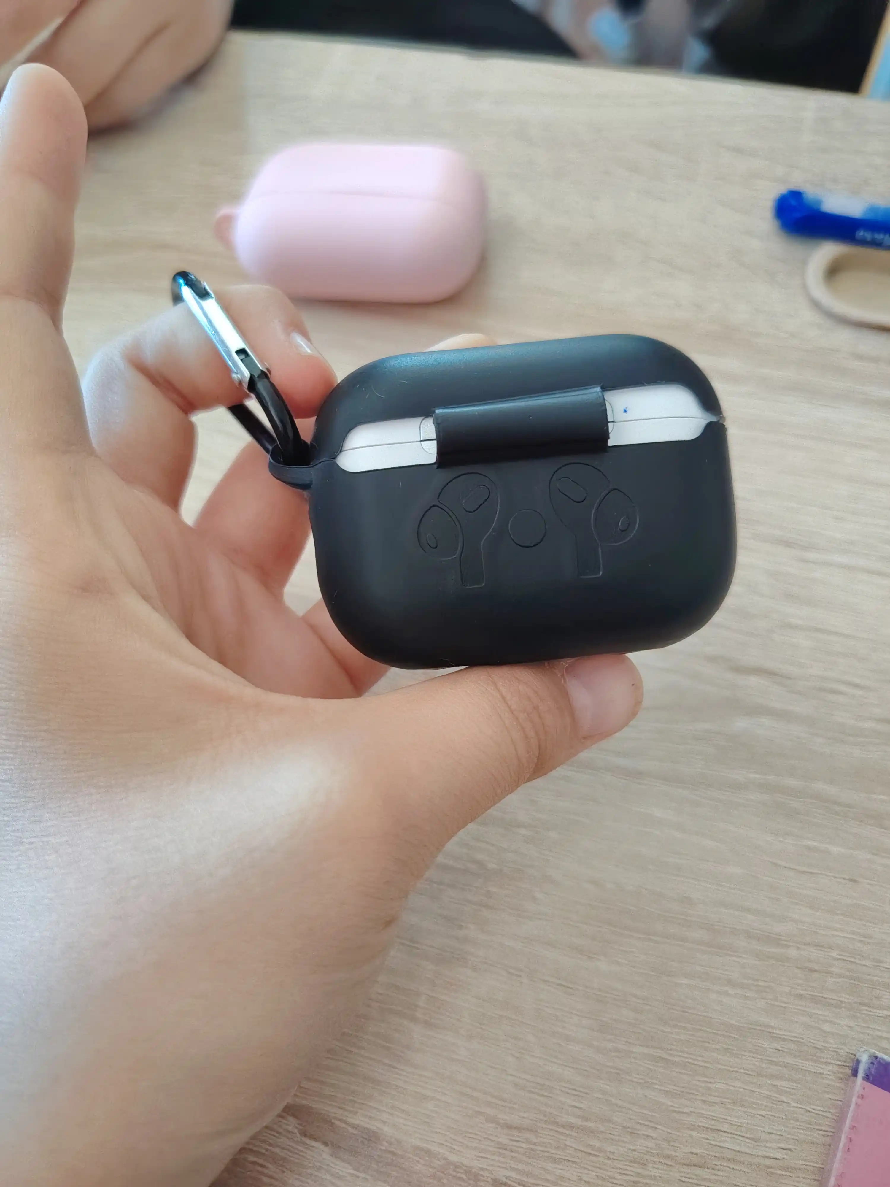 Матовый чехол для AirPods 3, Airpods Pro, Airpods Pro 2, Airpods 4, Airpods 2.2