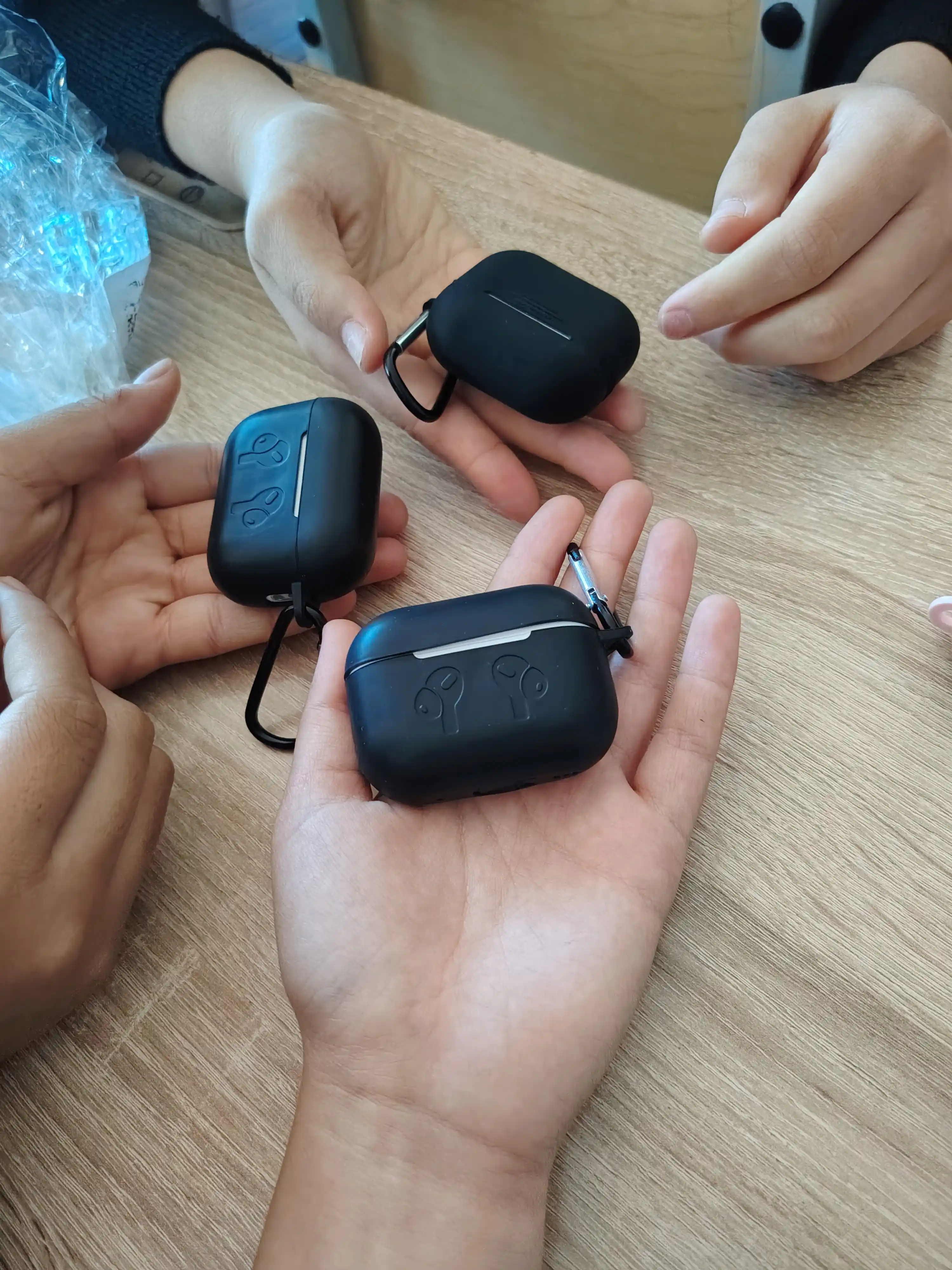 Матовый чехол для AirPods 3, Airpods Pro, Airpods Pro 2, Airpods 4, Airpods 2.2
