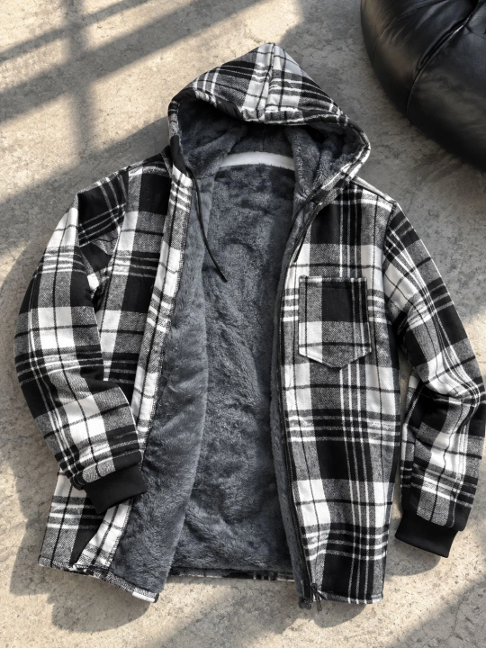 Erkaklar uchun yengil kurtka-vetrovka, mexli astarli. O'lchamlar: L/XXL 48-52