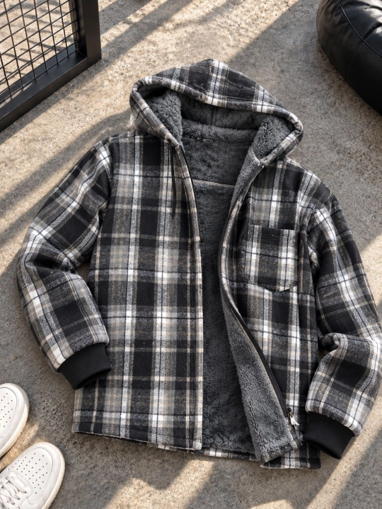 Erkaklar uchun yengil kurtka-vetrovka, mexli astarli. O'lchamlar: L/XXL 48-52