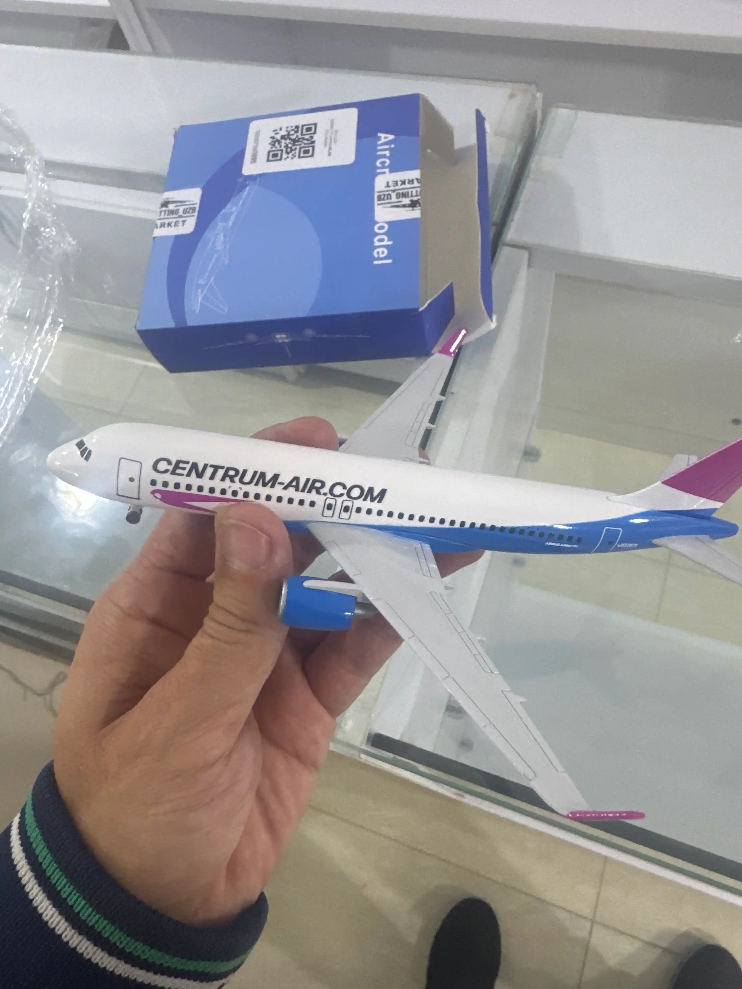 Модель самолёта Airbus A320neo, авиакомпания Centrum Air, 20 см, металл+пластик, шасси