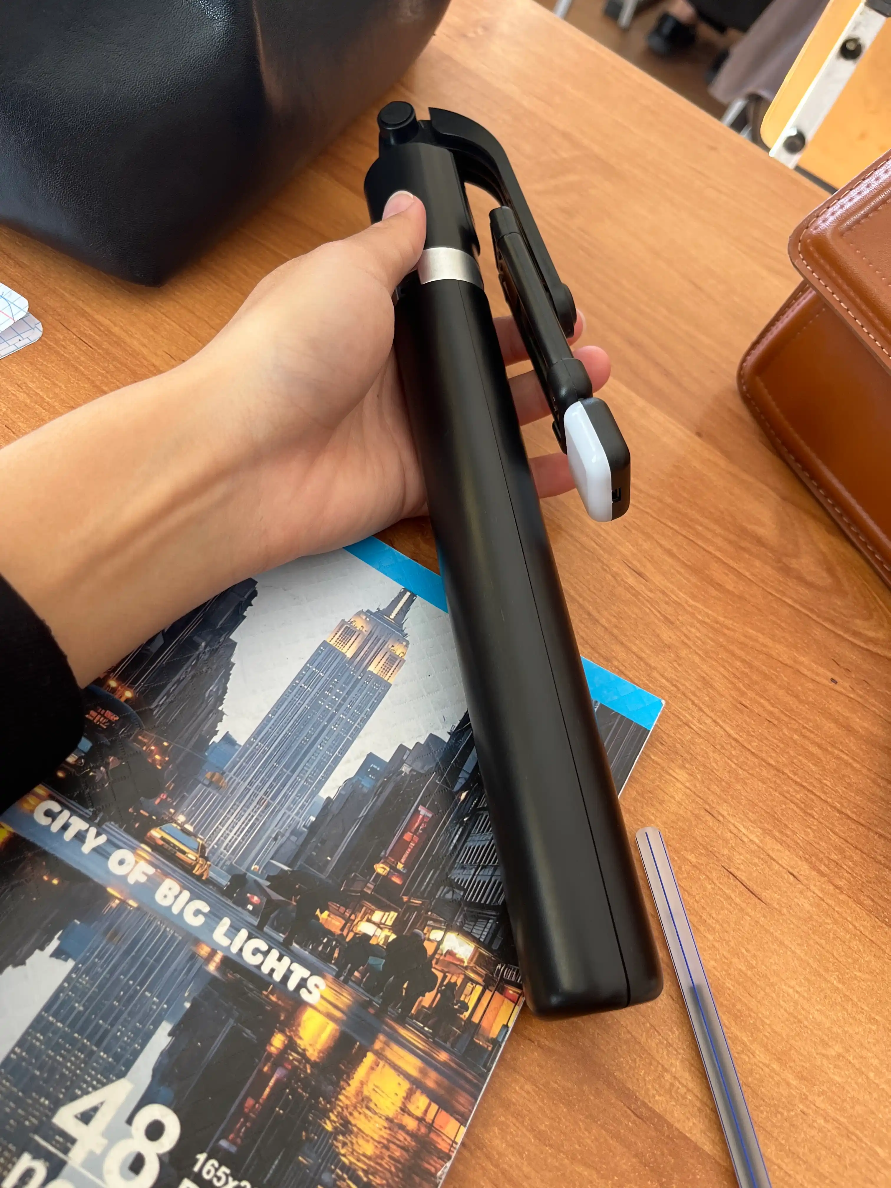 Universal 3 tasi 1 da shtativ: selfi tayoqchasi, tripod va Bluetooth pulti — foto va video