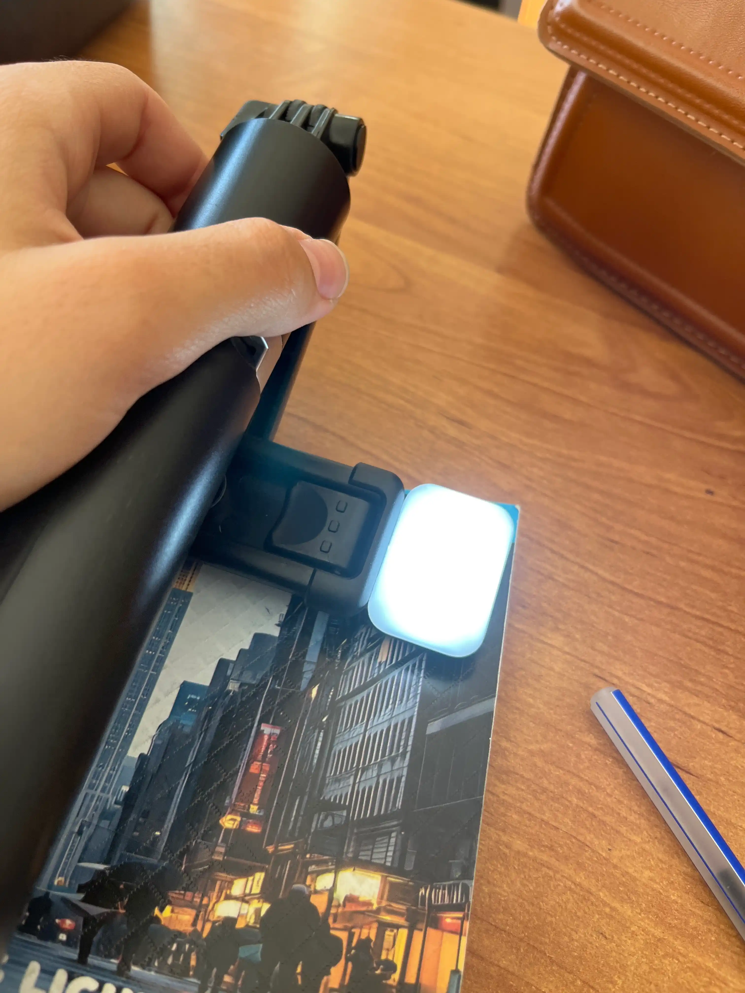 Universal 3 tasi 1 da shtativ: selfi tayoqchasi, tripod va Bluetooth pulti — foto va video