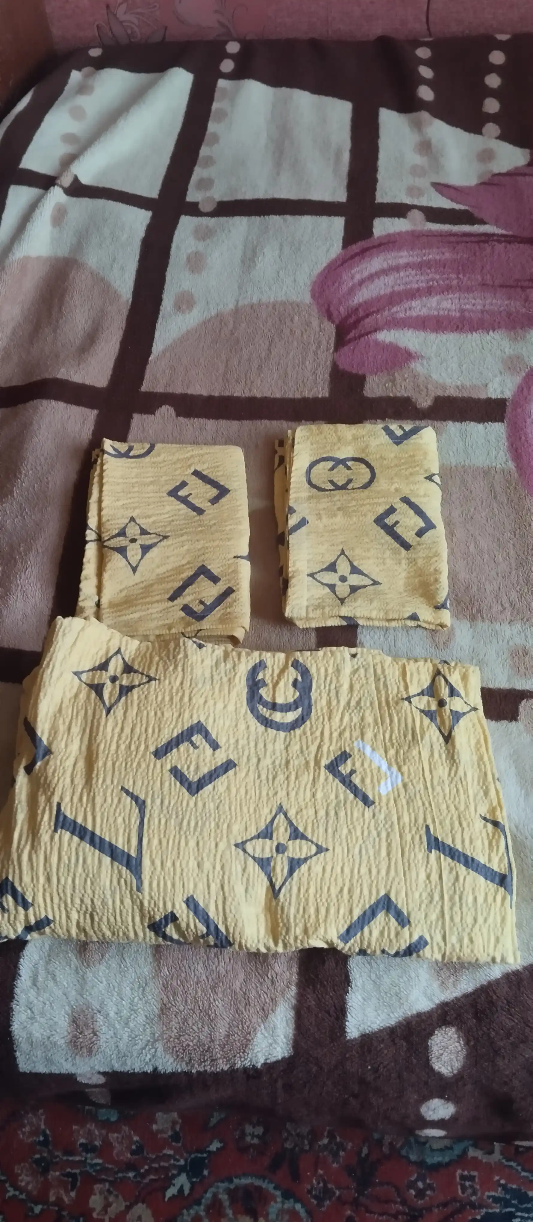 2 kishilik yotoq to‘plami, rezinkali choyshab 2 ta yostiq jildli