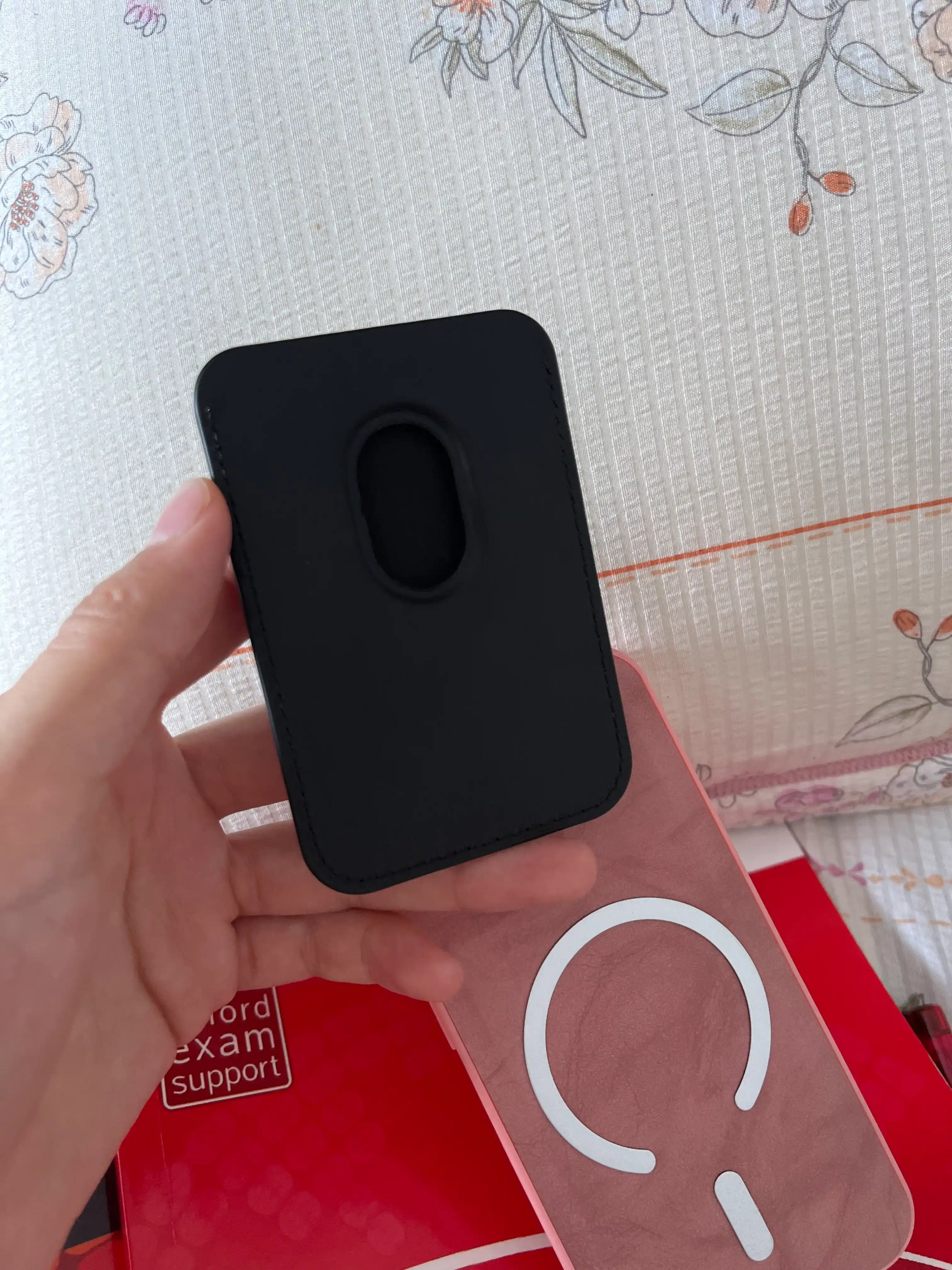 IPhone uchun MagSafe kartxolder, bank kartalari uchun