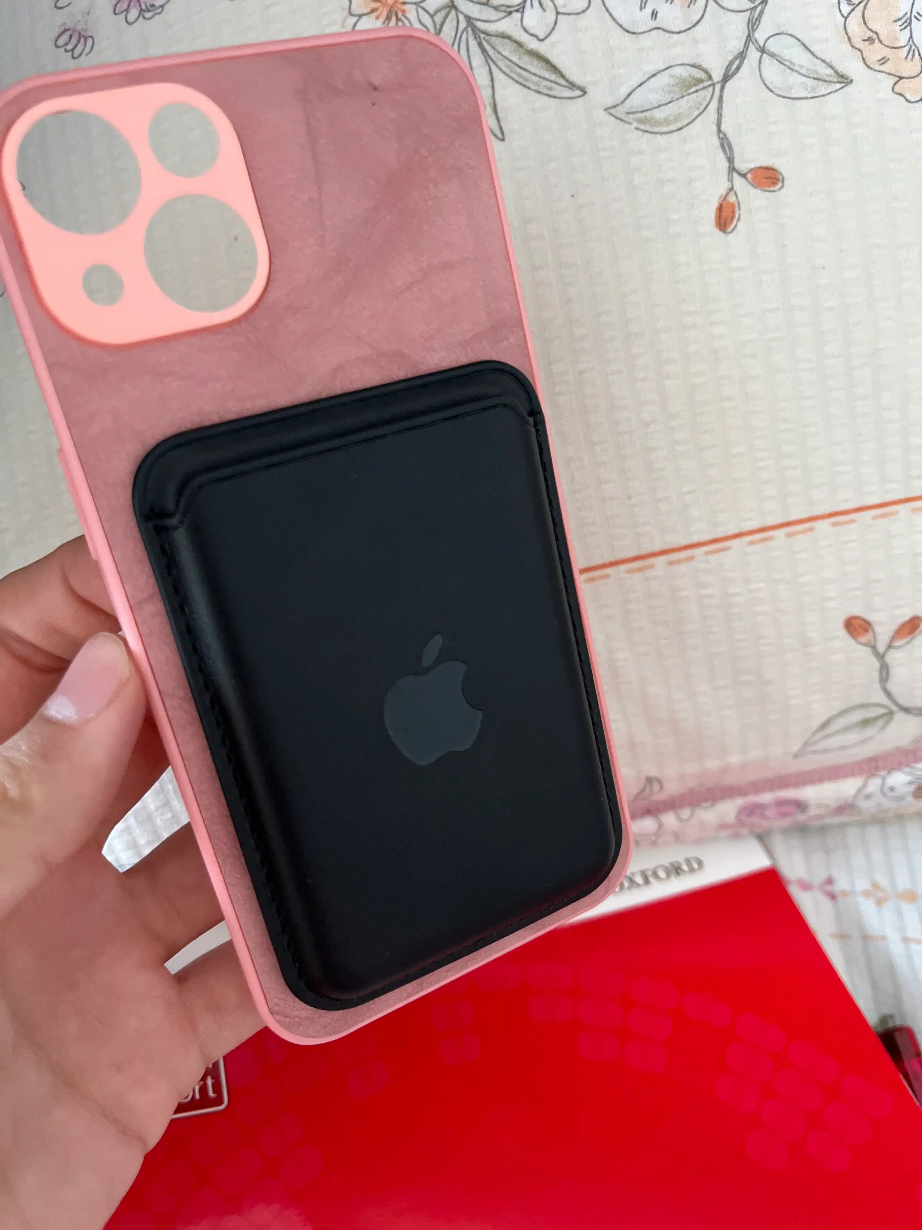 IPhone uchun MagSafe kartxolder, bank kartalari uchun