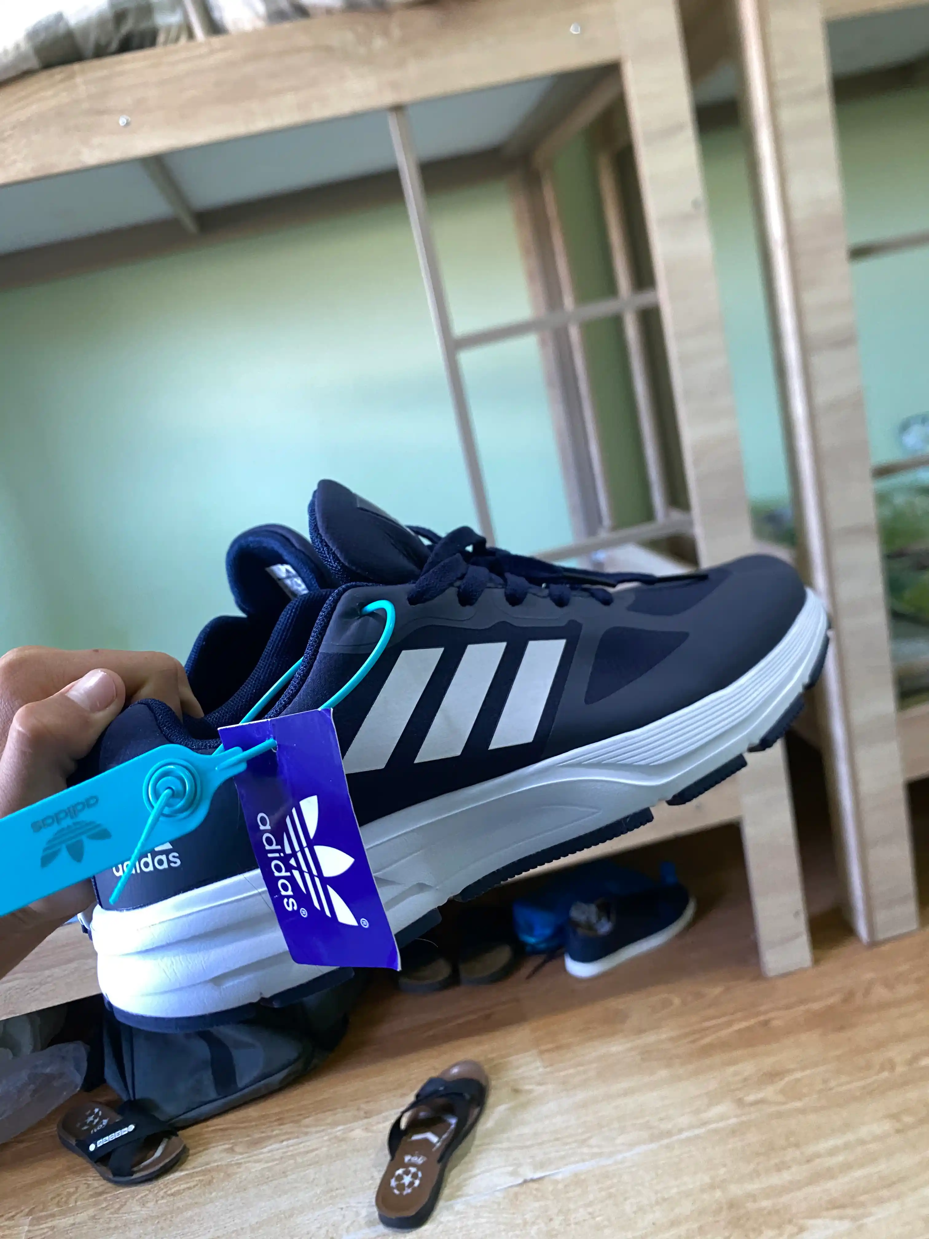 Erkaklar zamonaviy Adidas sport poyabzali, o‘lchamlari 40-44