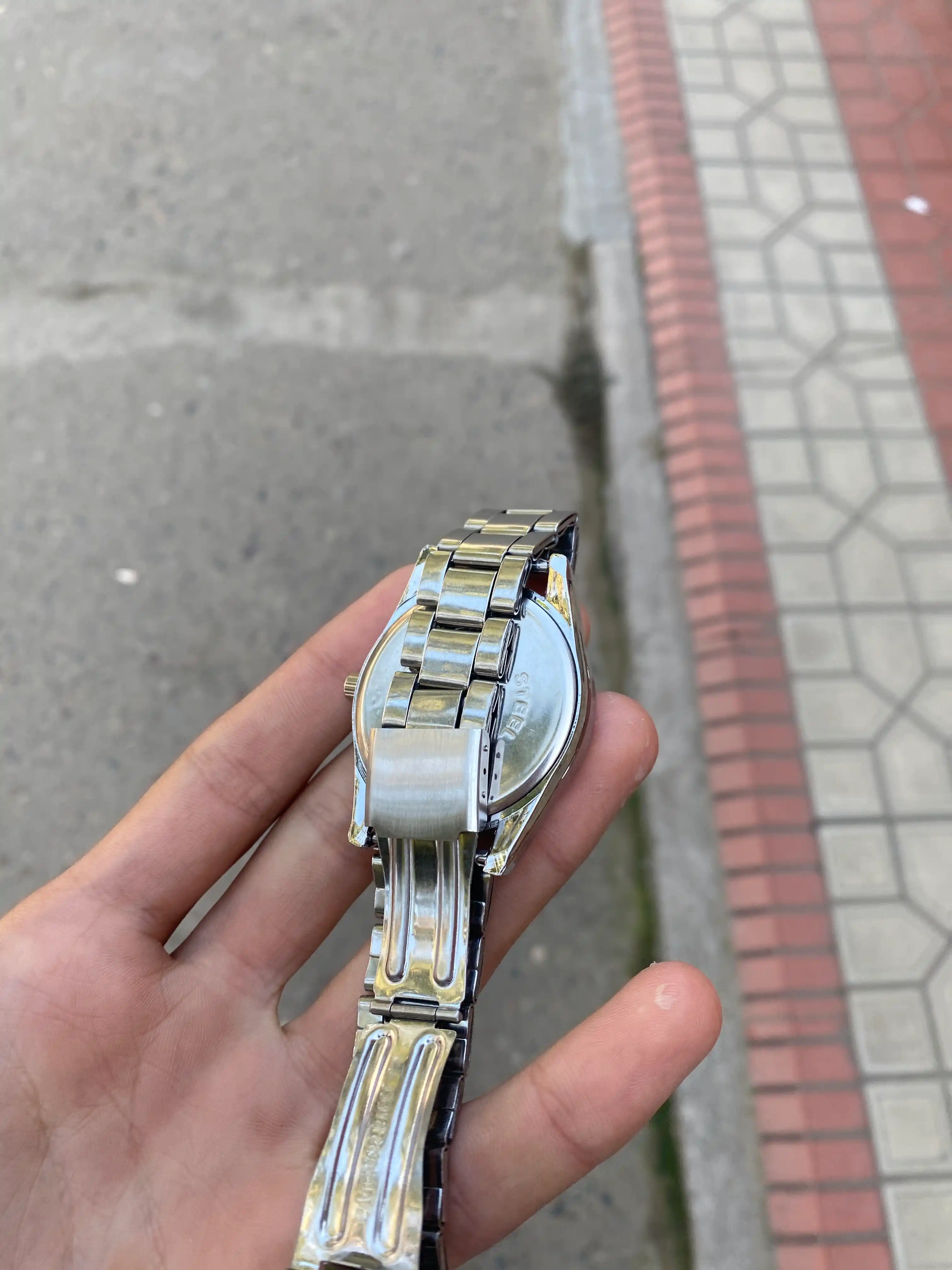 Erkaklar qo‘l soati, metall bilaguzukli, klassik dizayn, kvarts mexanizmli