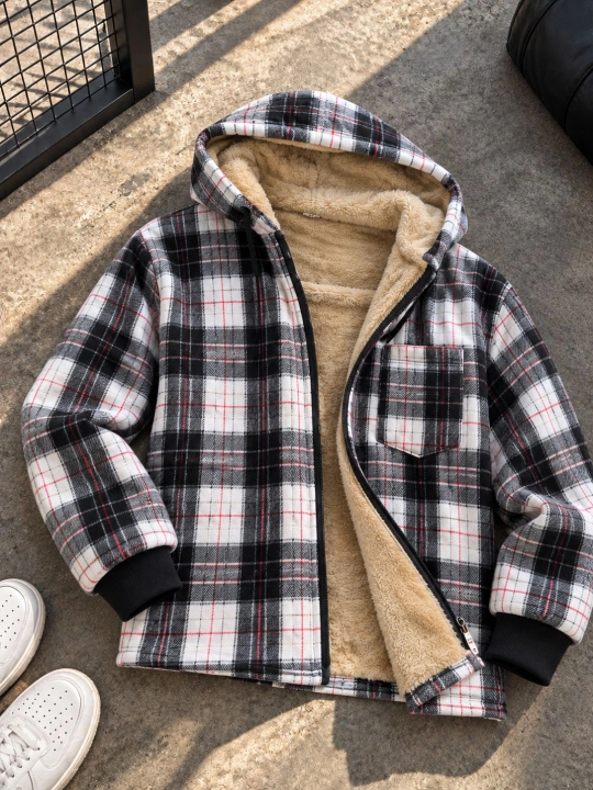 Erkaklar uchun yengil kurtka-vetrovka, mexli astarli. O'lchamlar: L/XXL 48-52