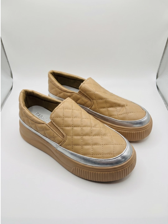 Ayollar uchun kvilt naqshli, qalin taglikli slip-on tuflilar - 