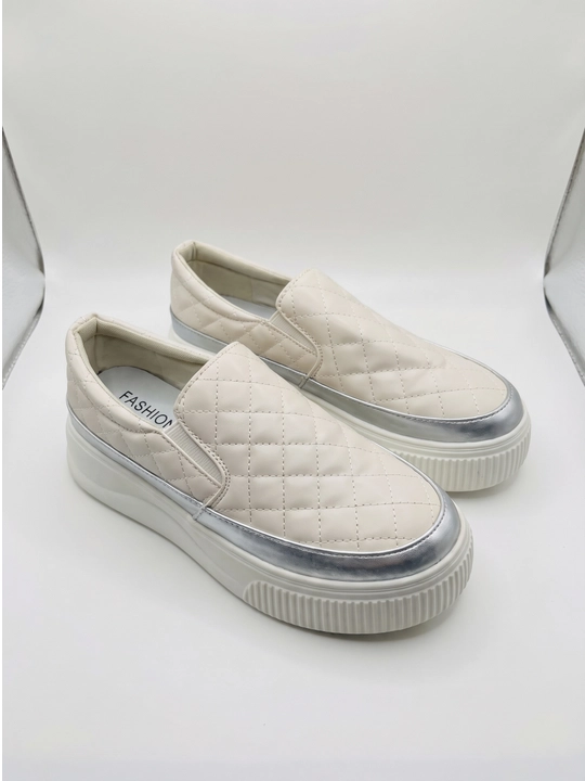 Ayollar uchun kvilt naqshli, qalin taglikli slip-on tuflilar - 