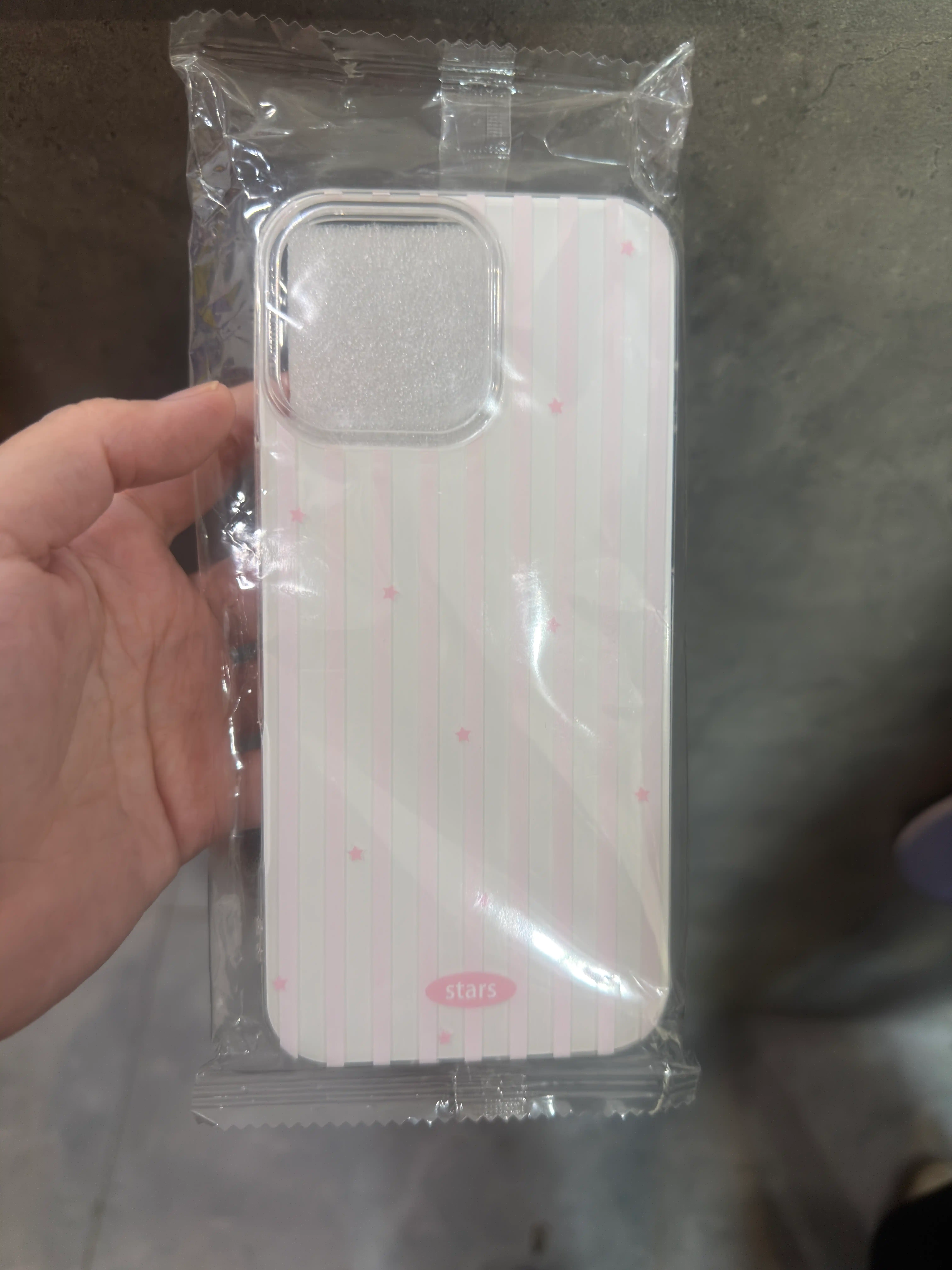 Nafis g`ilof iPhone 15 Pro Max, 16 Pro Max va 17 Pro Max uchun