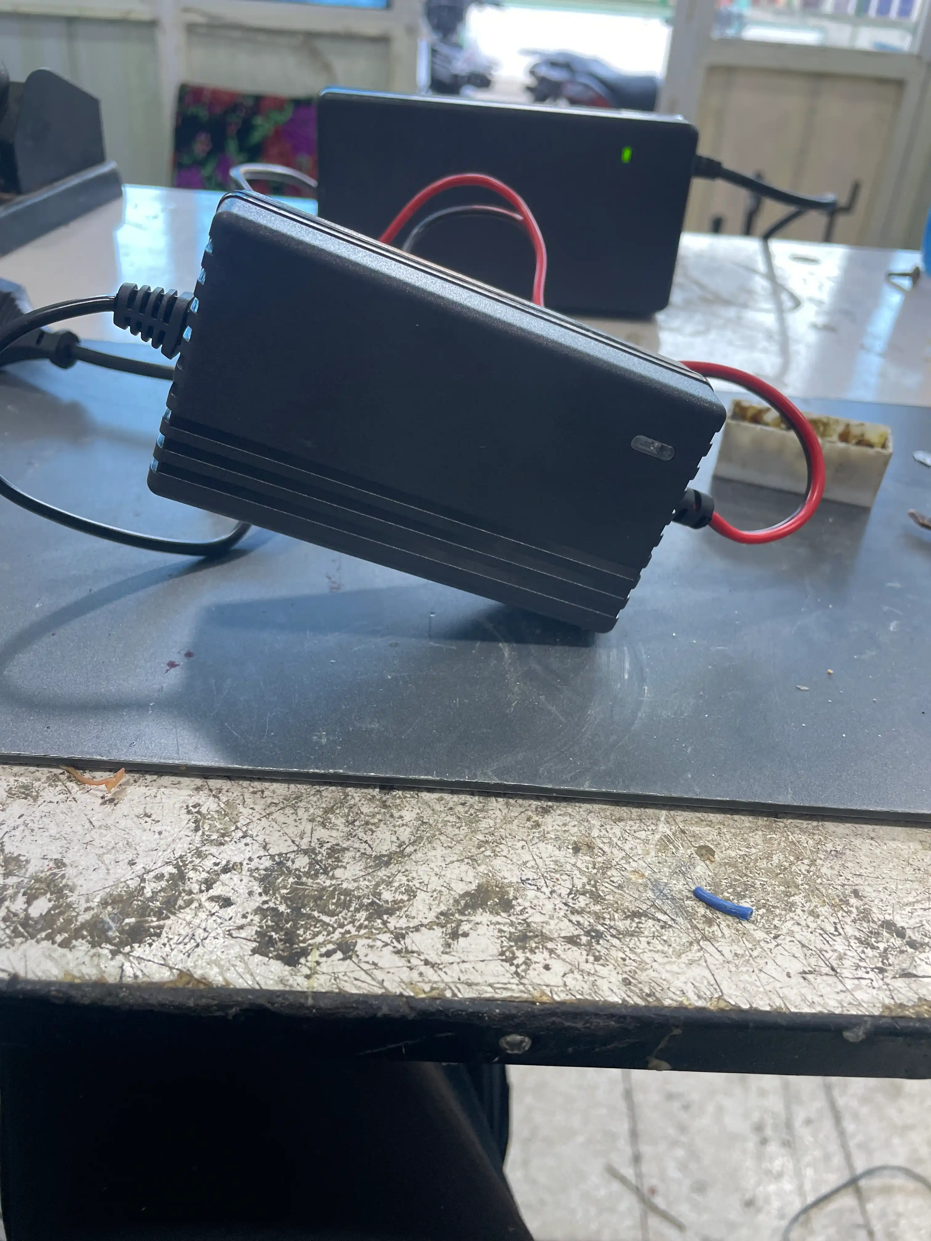 Зарядное устройство импульсное для авто аккумулятора 12V / 24V 2A-6A