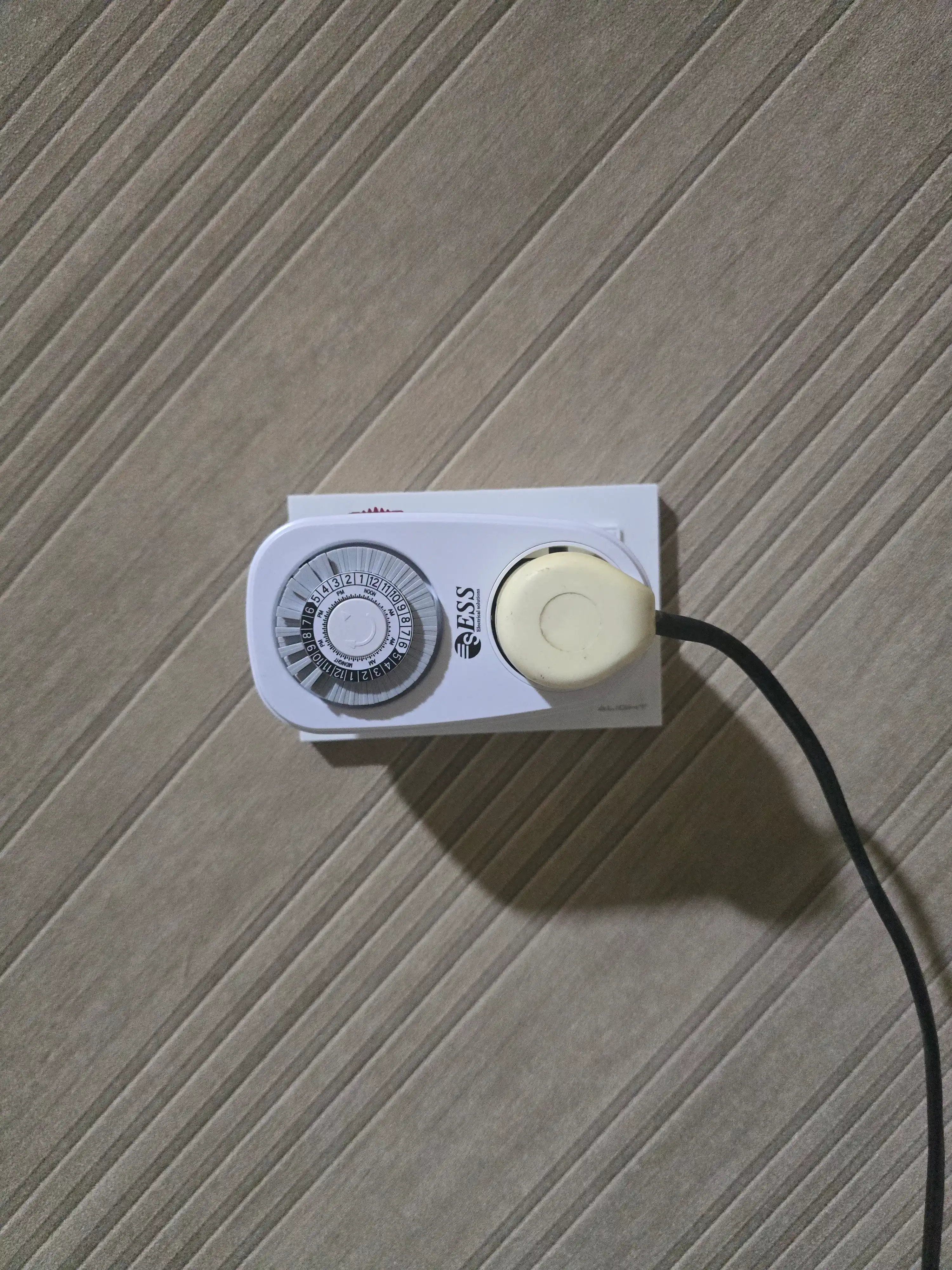 "Taymerli rozetka ESS, elektr tejovchi"