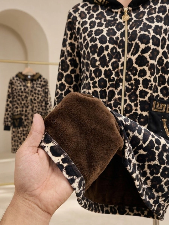 Ayollar uchun qishki issiq uzun kastyum leopard naqshli va qora shimlar - 