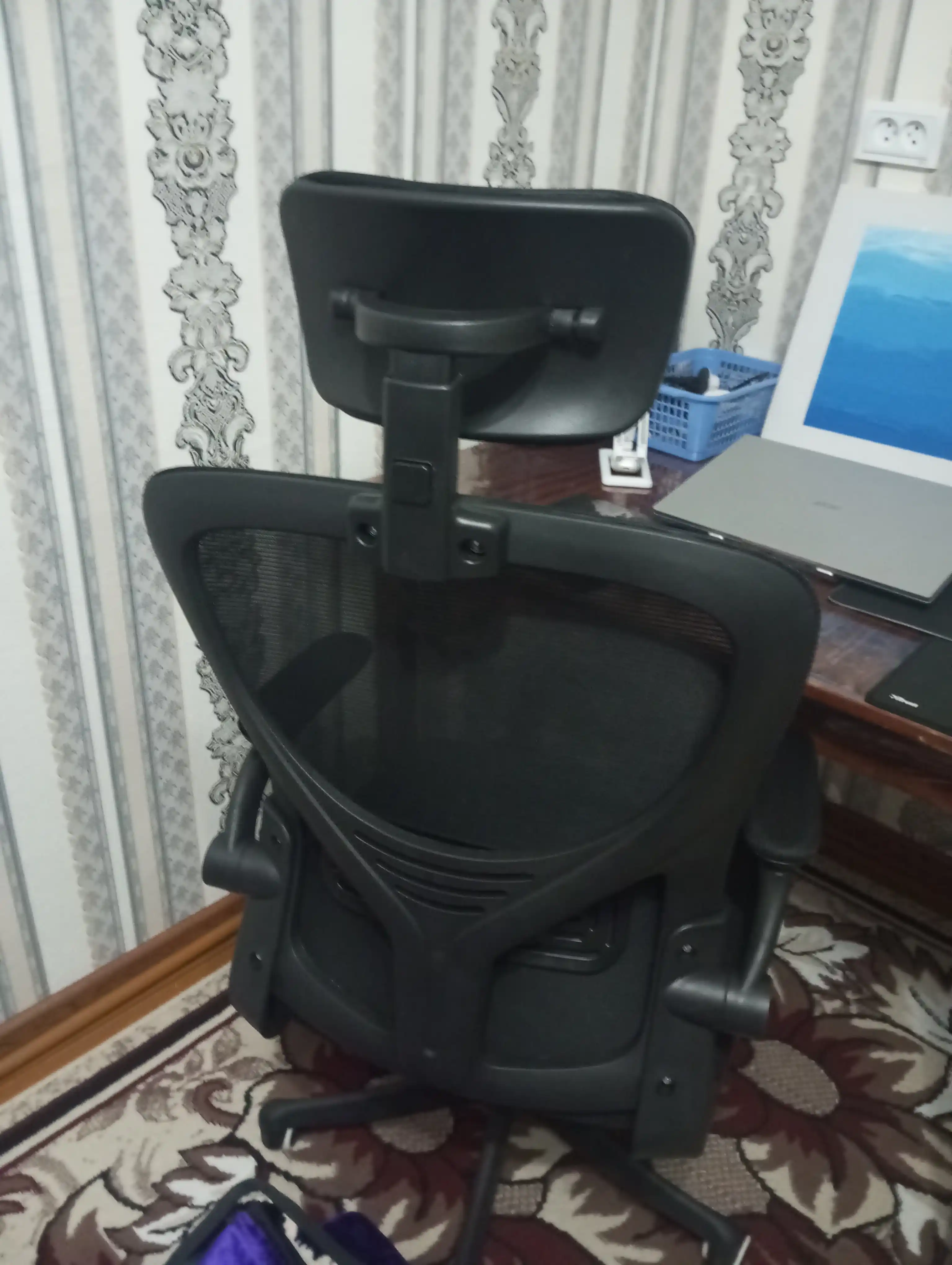 Офисное кресло с регулировкой высоты и функцией качания