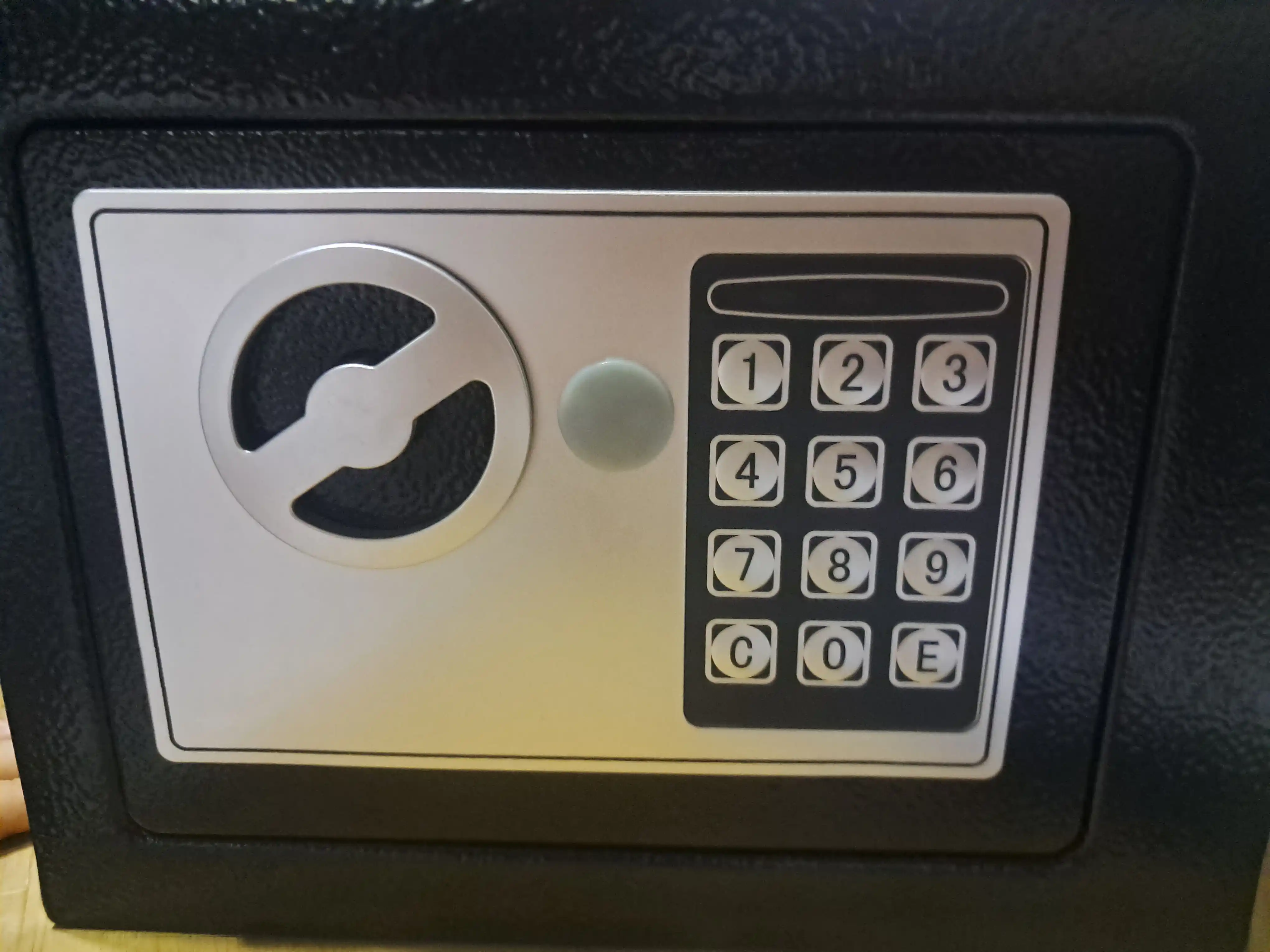 Mini seyf uy va ofis uchun, elektron zamok va kaliti bilan 23x17x17