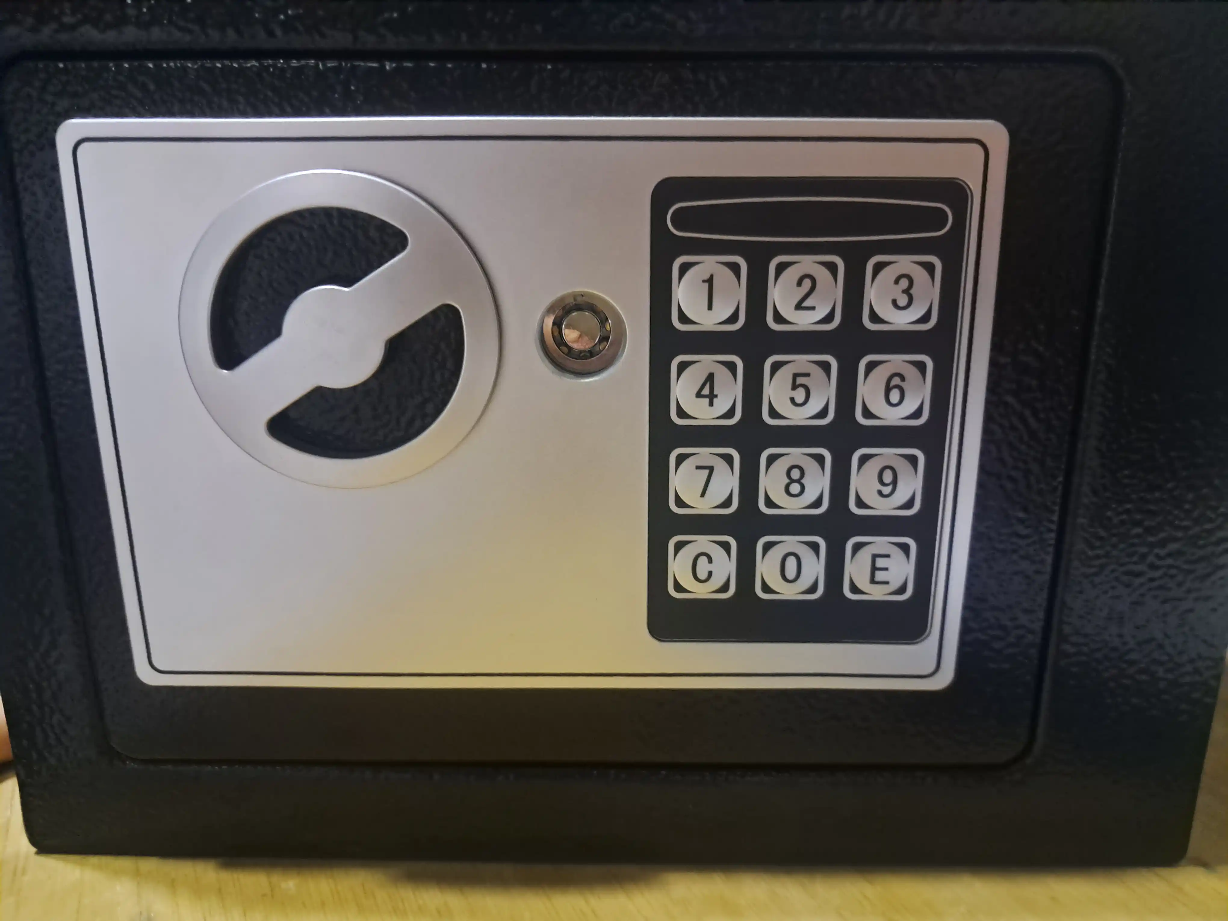 Mini seyf uy va ofis uchun, elektron zamok va kaliti bilan 23x17x17