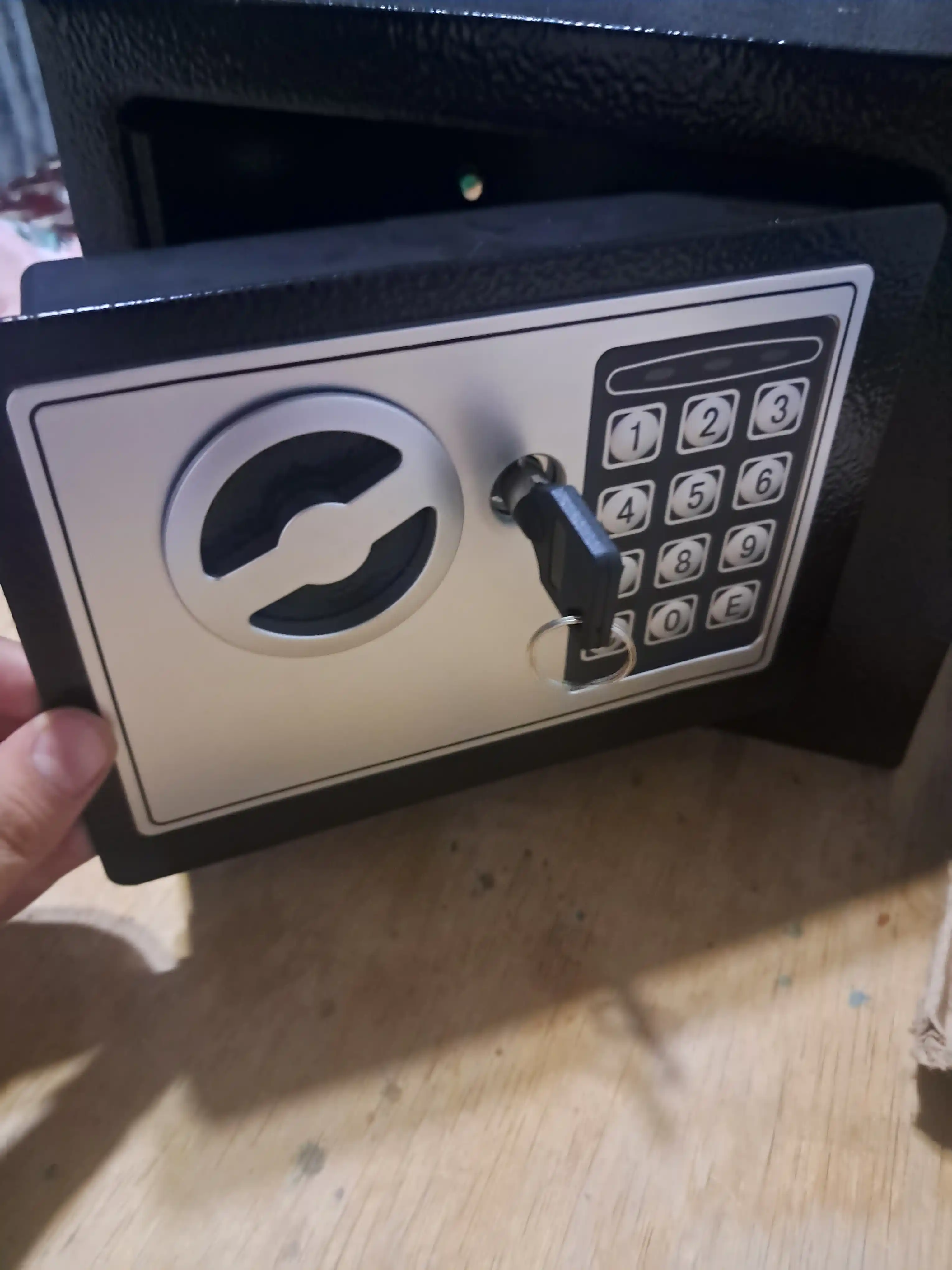 Mini seyf uy va ofis uchun, elektron zamok va kaliti bilan 23x17x17