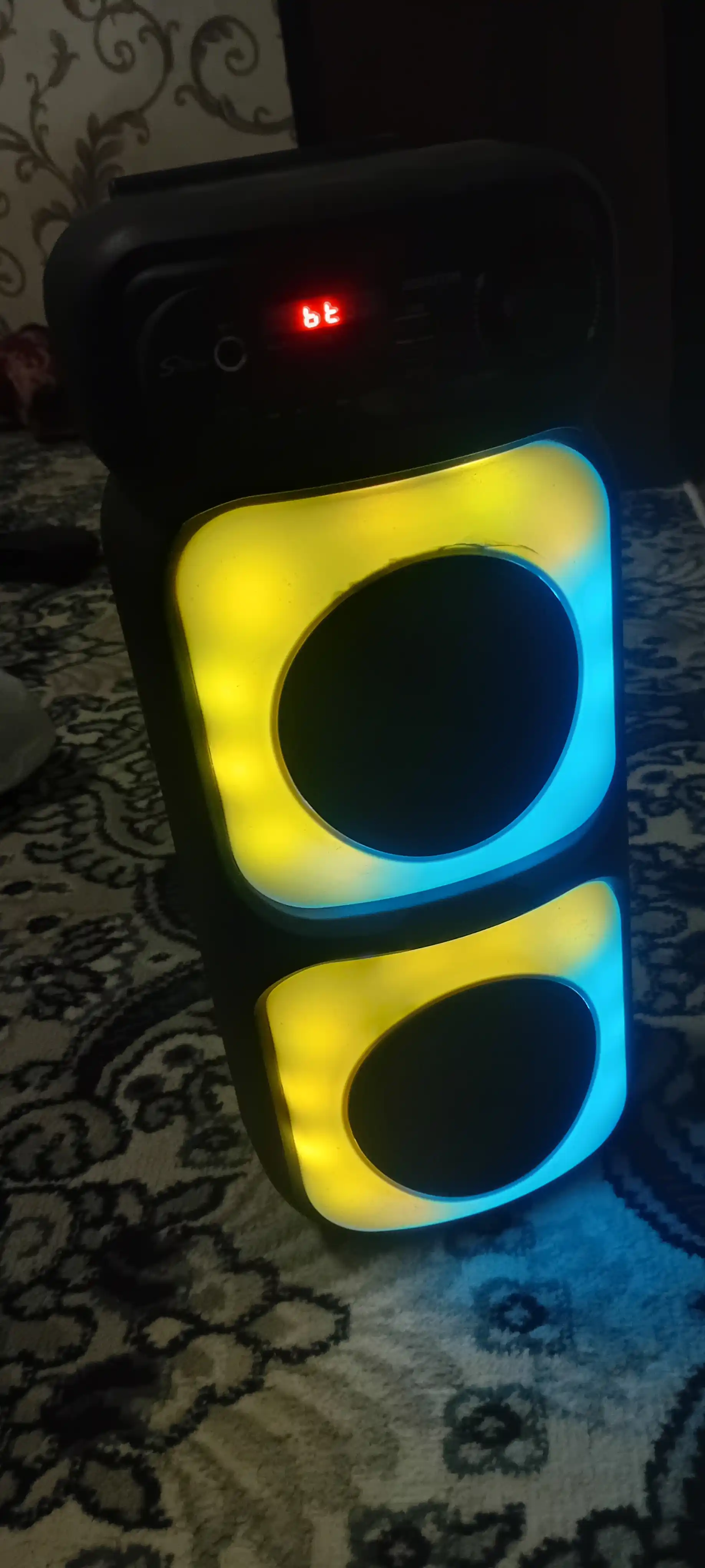 Katta Bluetooth simsiz karnay, karaoke, RGB yoritish, mikrofon va pult bilan