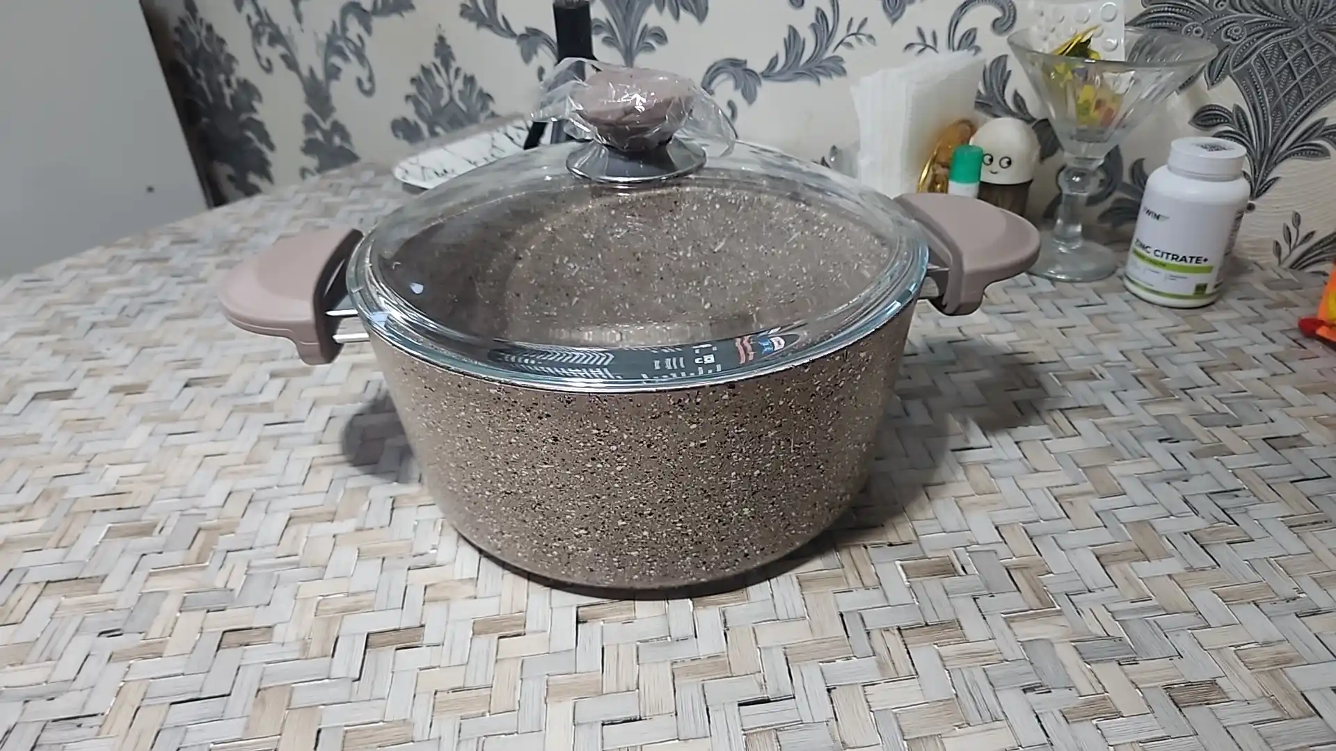 Казан антипригарный из гранита, c крышкой O.M.S 3110