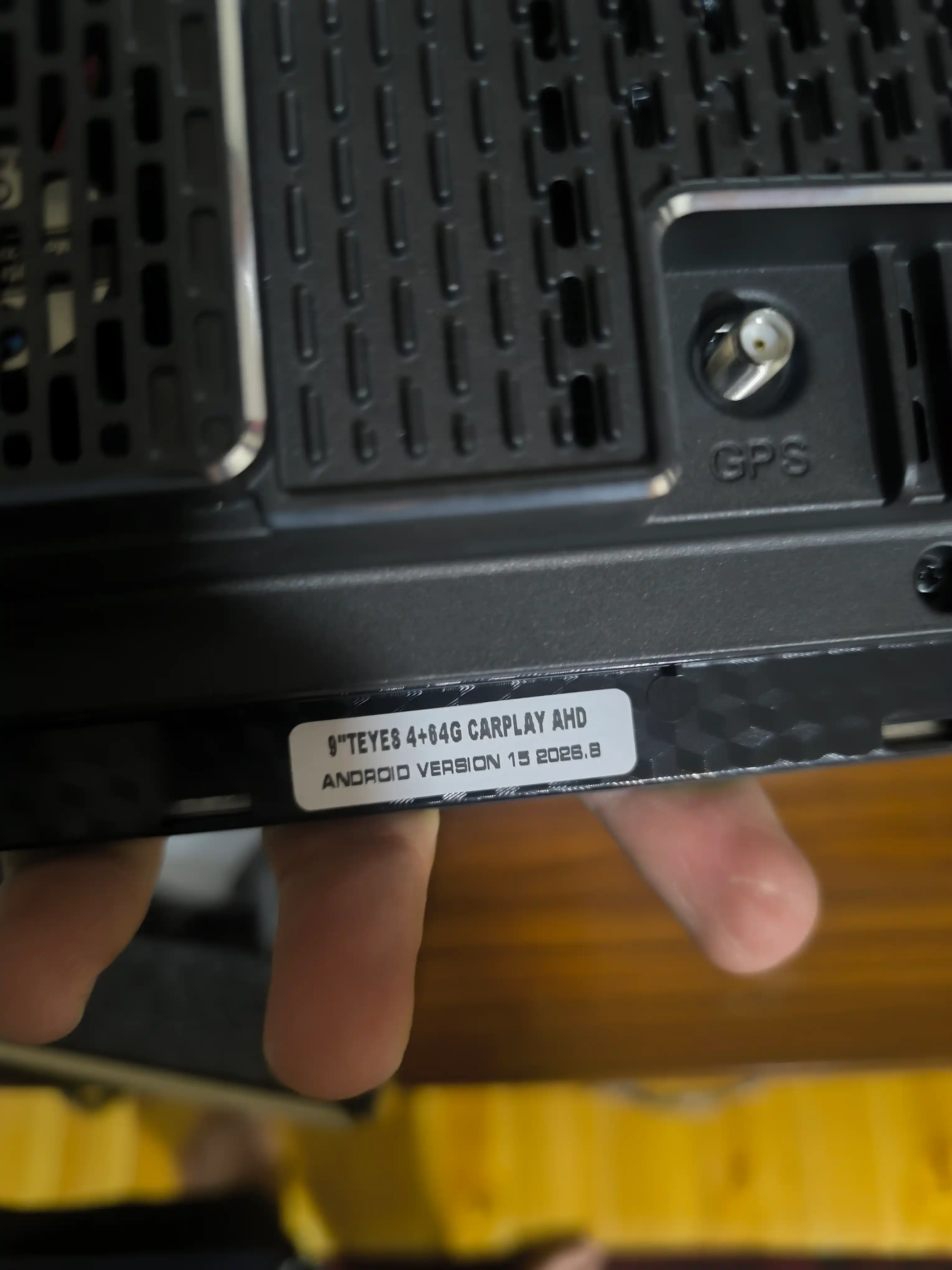 Zamonaviy va universal "Teyes CC3L" avtomobil monitori