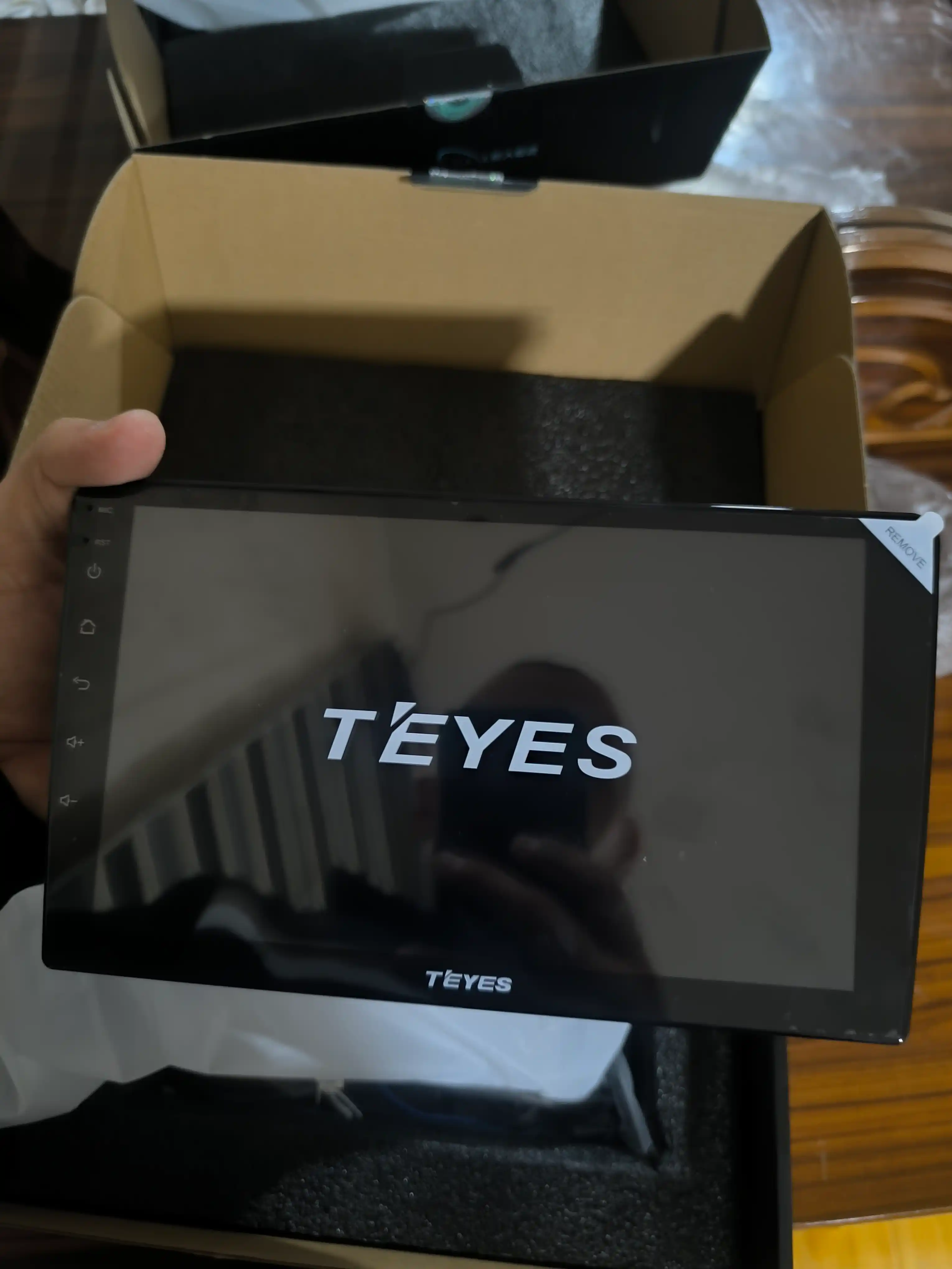 Zamonaviy va universal "Teyes CC3L" avtomobil monitori