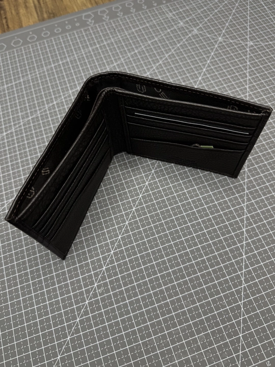 Erkaklar hamyoni, bifold, portmone Solido tabiiy charmdan