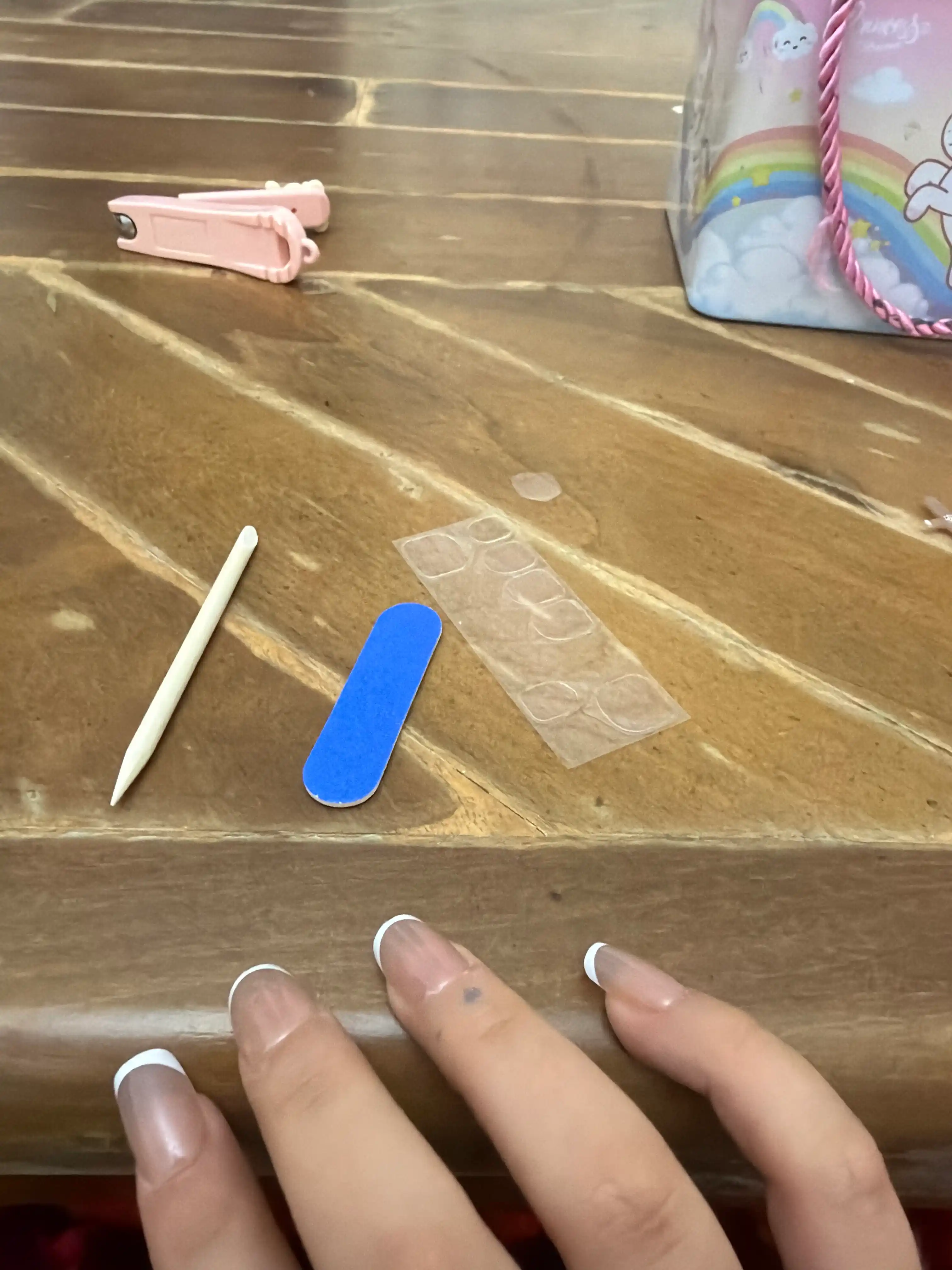 Комплект для приклеивания ногтей