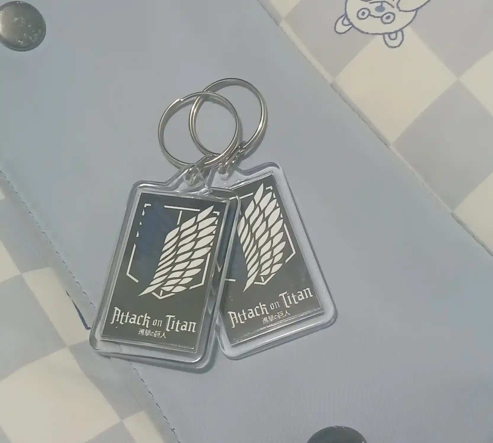 Titan hujumi breloki logotip