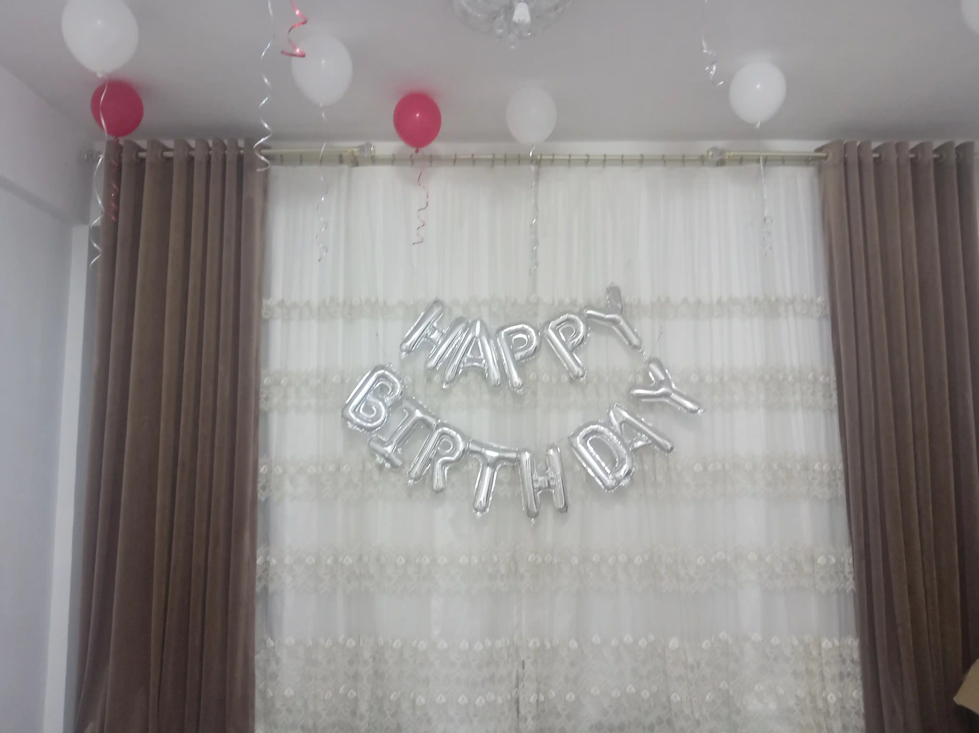 Tug‘ilgan kuningiz bilan, "Happy Birthday" harfli sharlar, fotozona uchun to‘plam