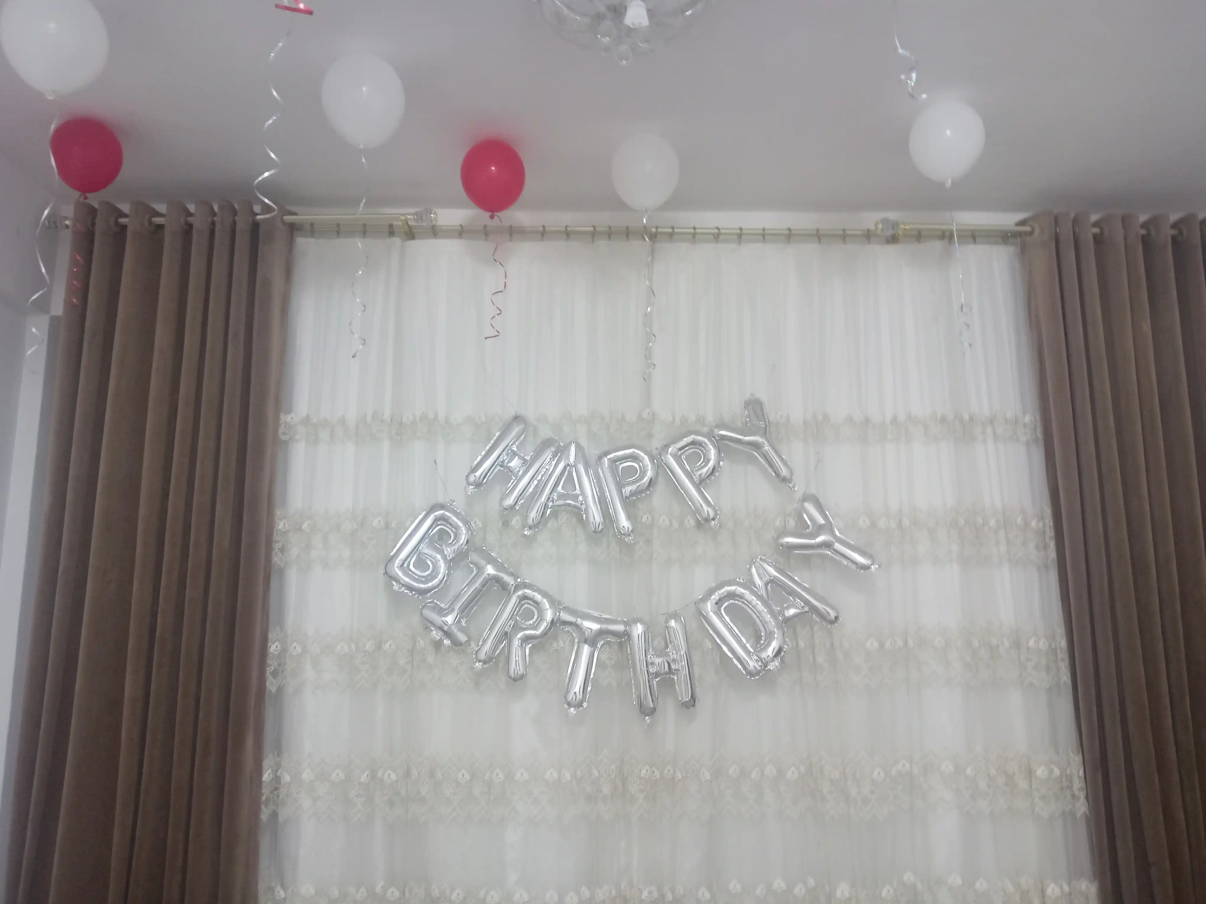 Tug‘ilgan kuningiz bilan, "Happy Birthday" harfli sharlar, fotozona uchun to‘plam
