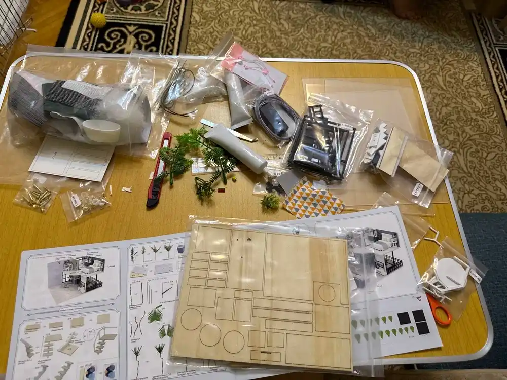 Uslubidagi rumboks uychasichki makon uchun qurilish to‘plami, yoritish bilan ta’minlangan