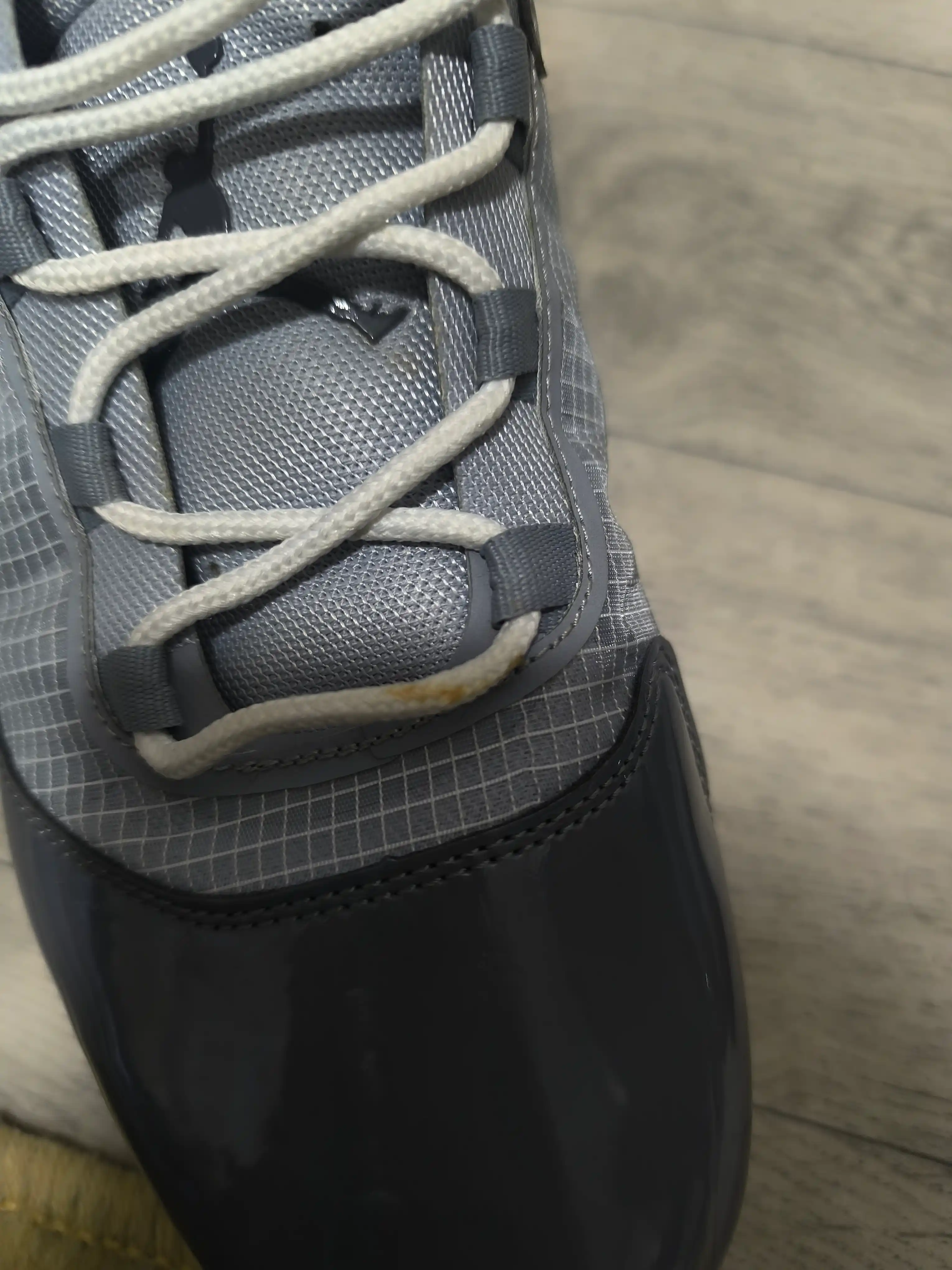 Серые кроссовки Air Jordan