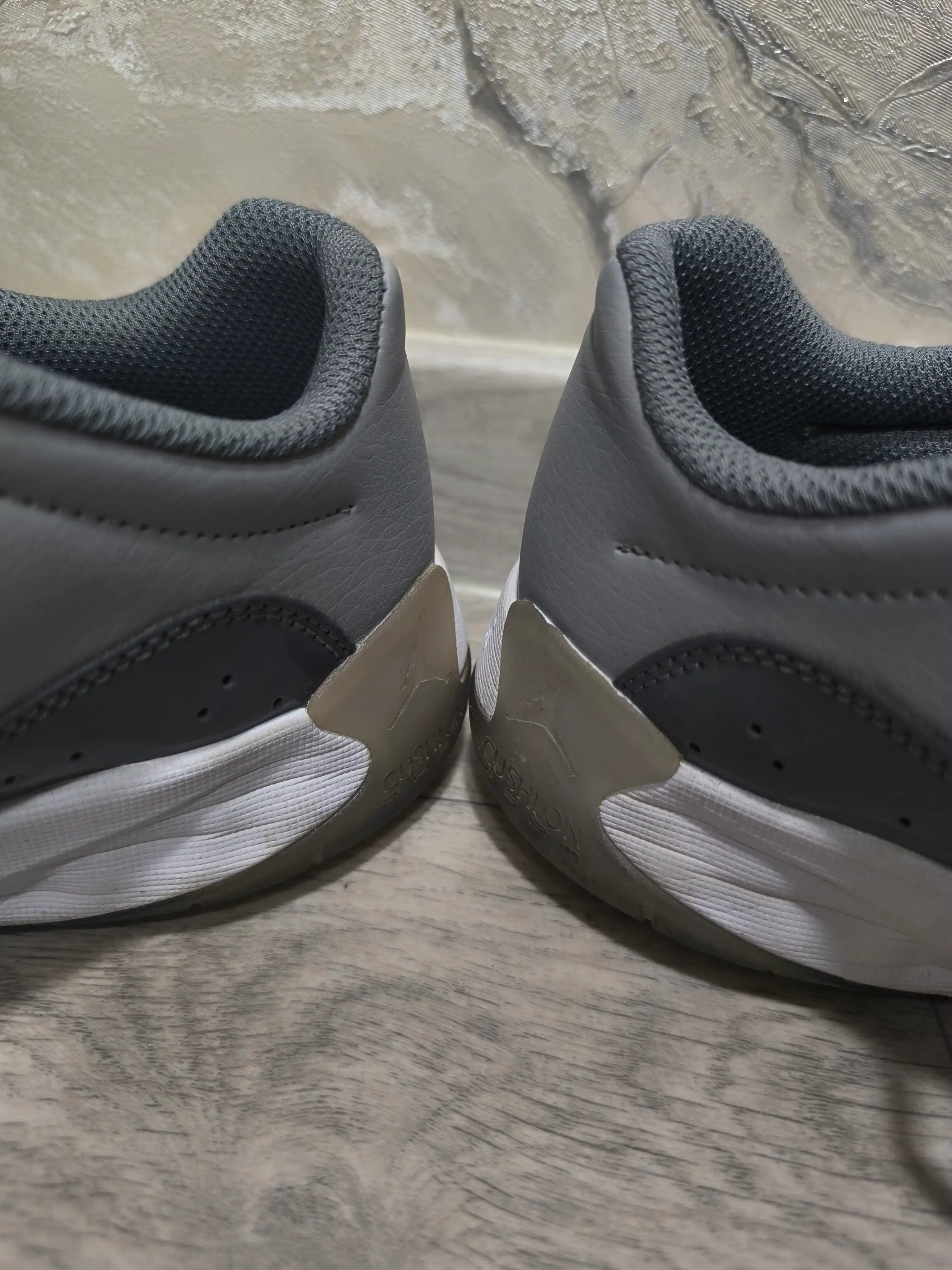 Серые кроссовки Air Jordan