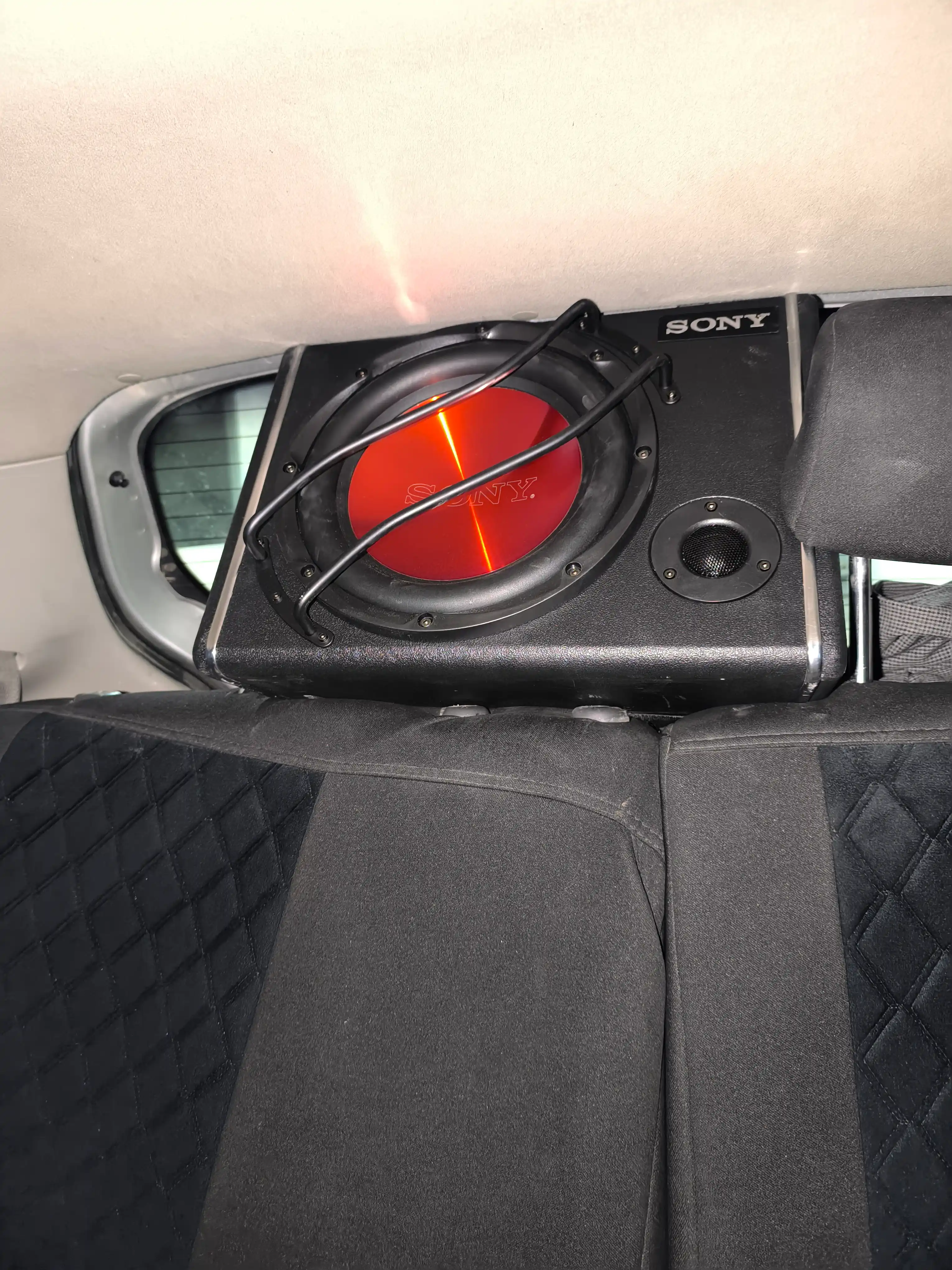 Avtomobil sambuferi Sony 10 dyumli, 4800W, o‘rnatilgan ovoz kuchaytirgich va pishalka