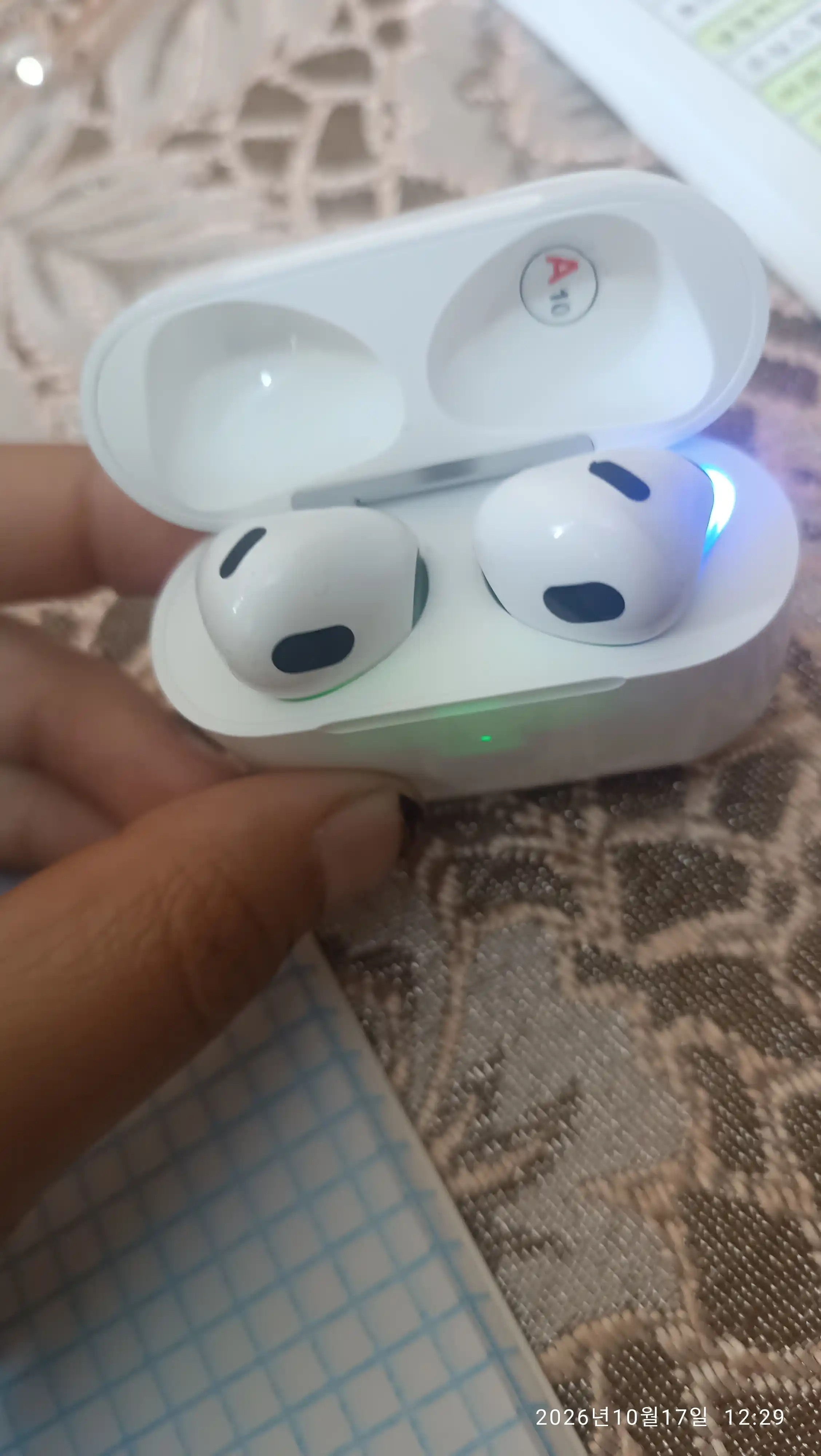 Simsiz quloqchinlar Pro 2 Sensorli keys va mikrofon bilan