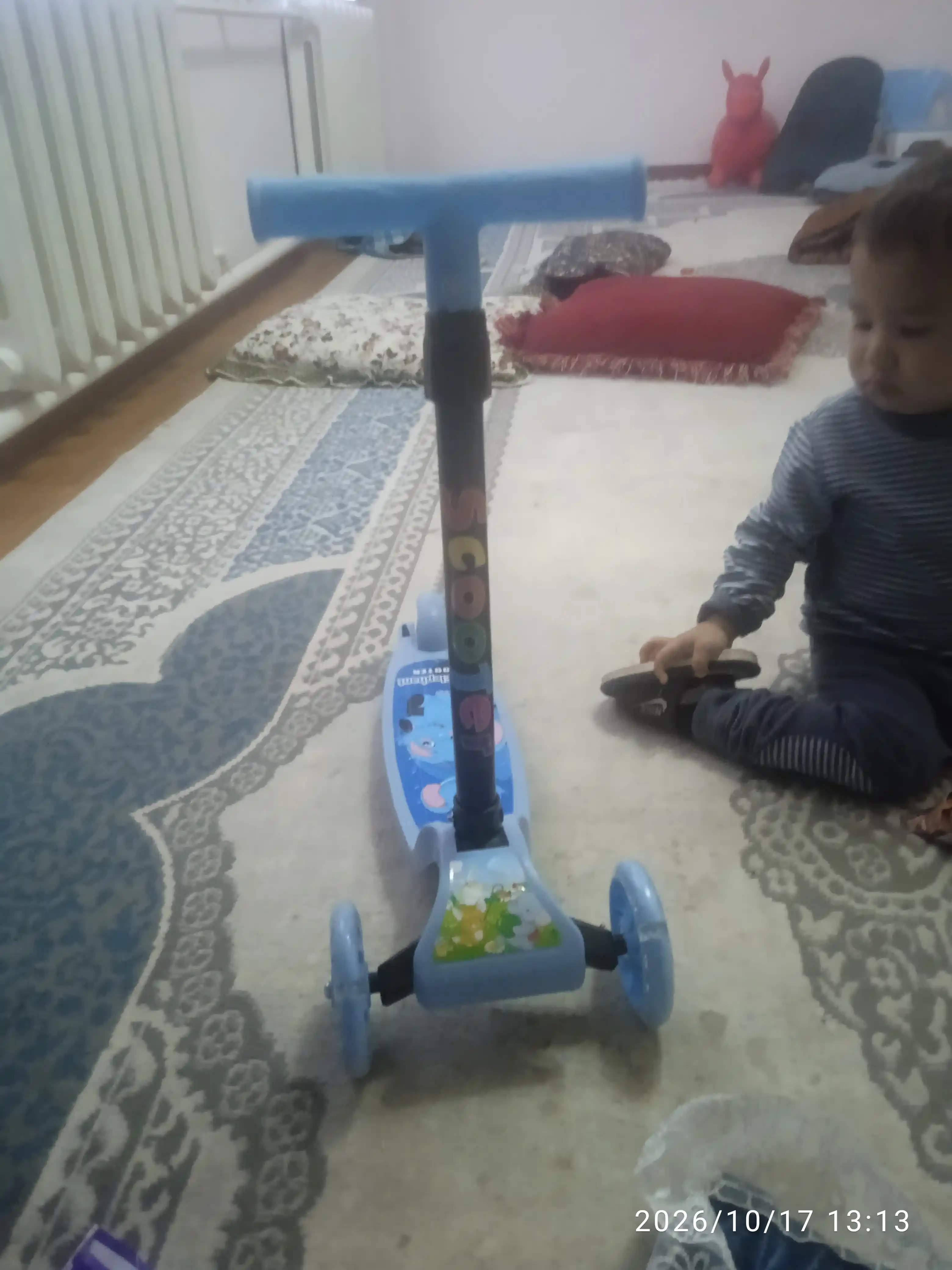 Bolalar uch g‘ildirakli yig‘ma samokati, yoritiladigan g‘ildiraklar va sozlanadigan rul