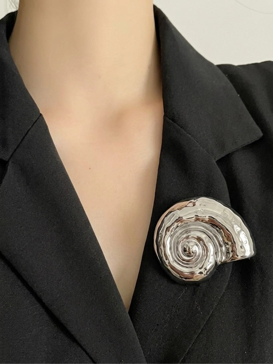Zamonaviy uslubdagi minimalist metall ayollar to‘g‘nog‘ichi