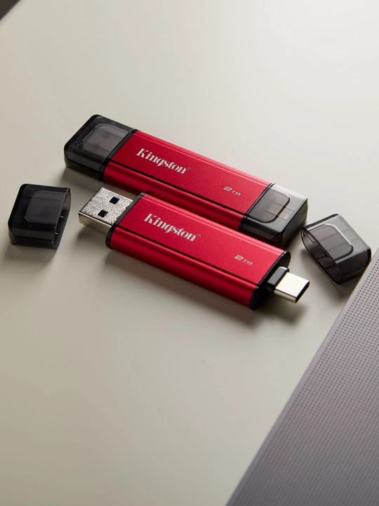 Kingston Ikki rozetkali tashqi SSD USB-A USB-C