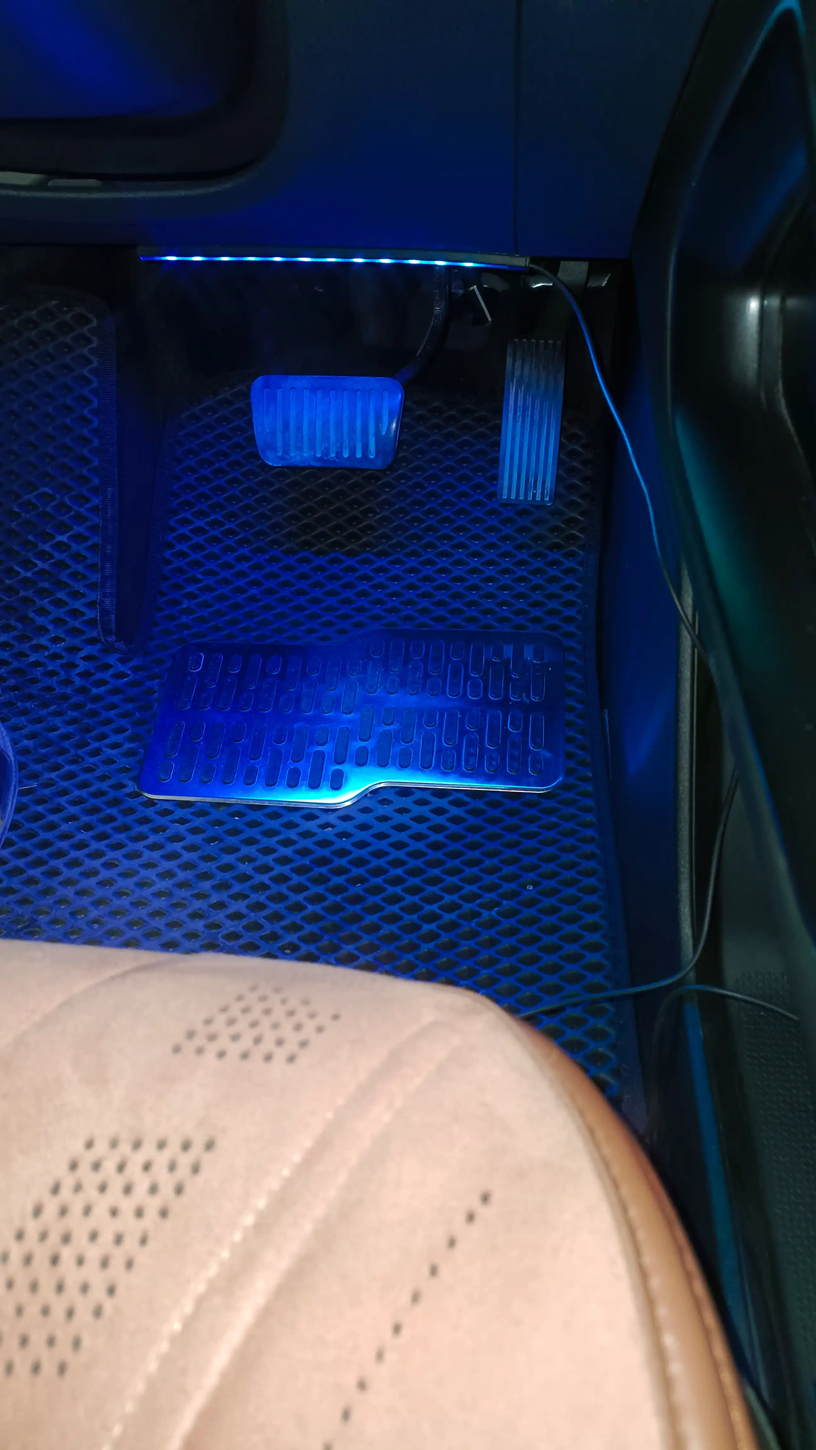 Avtomobil chiroqlari uchun LED lenta